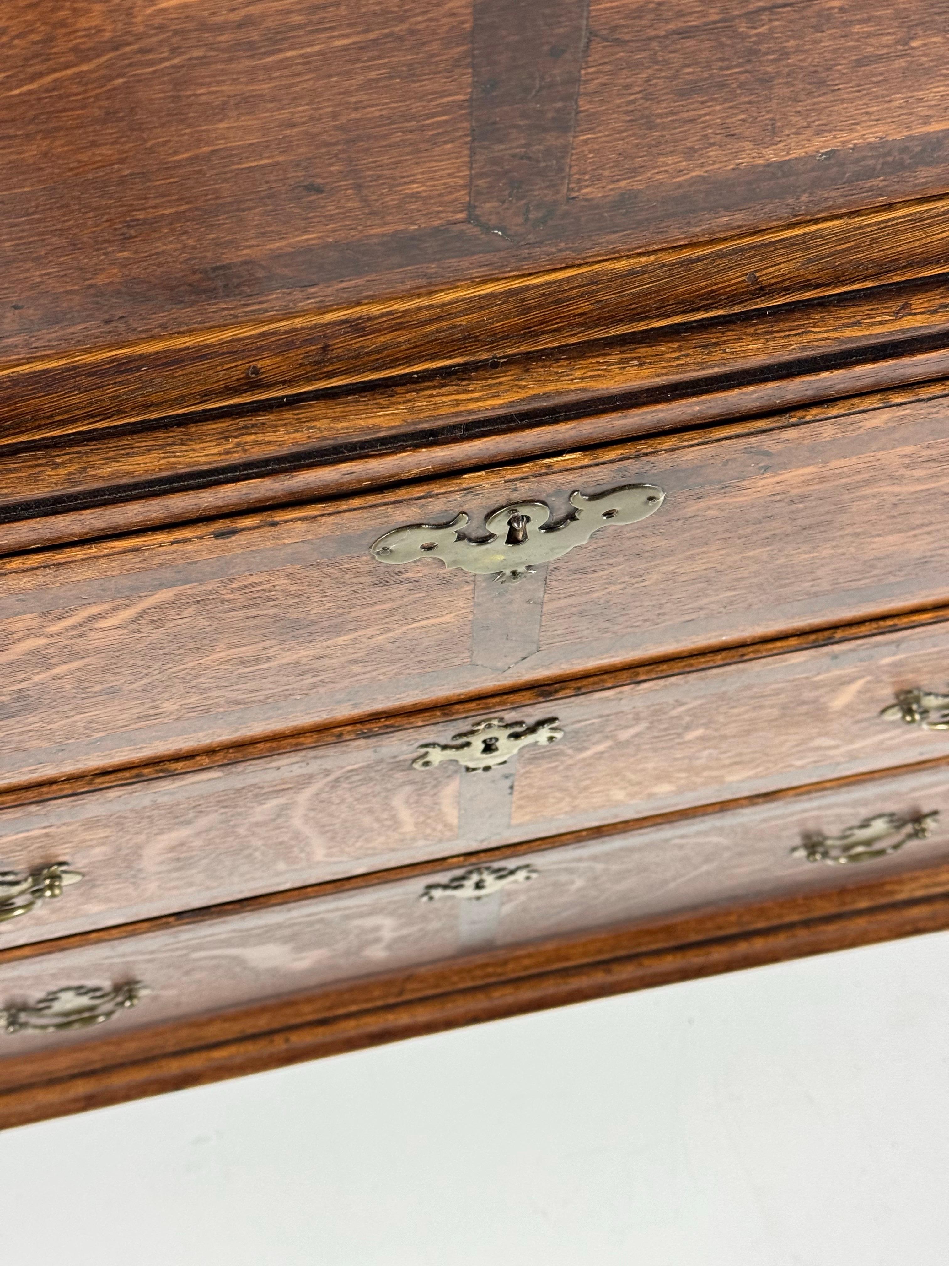Tallboy inglese in legno di Oak del XIX secolo in vendita 14
