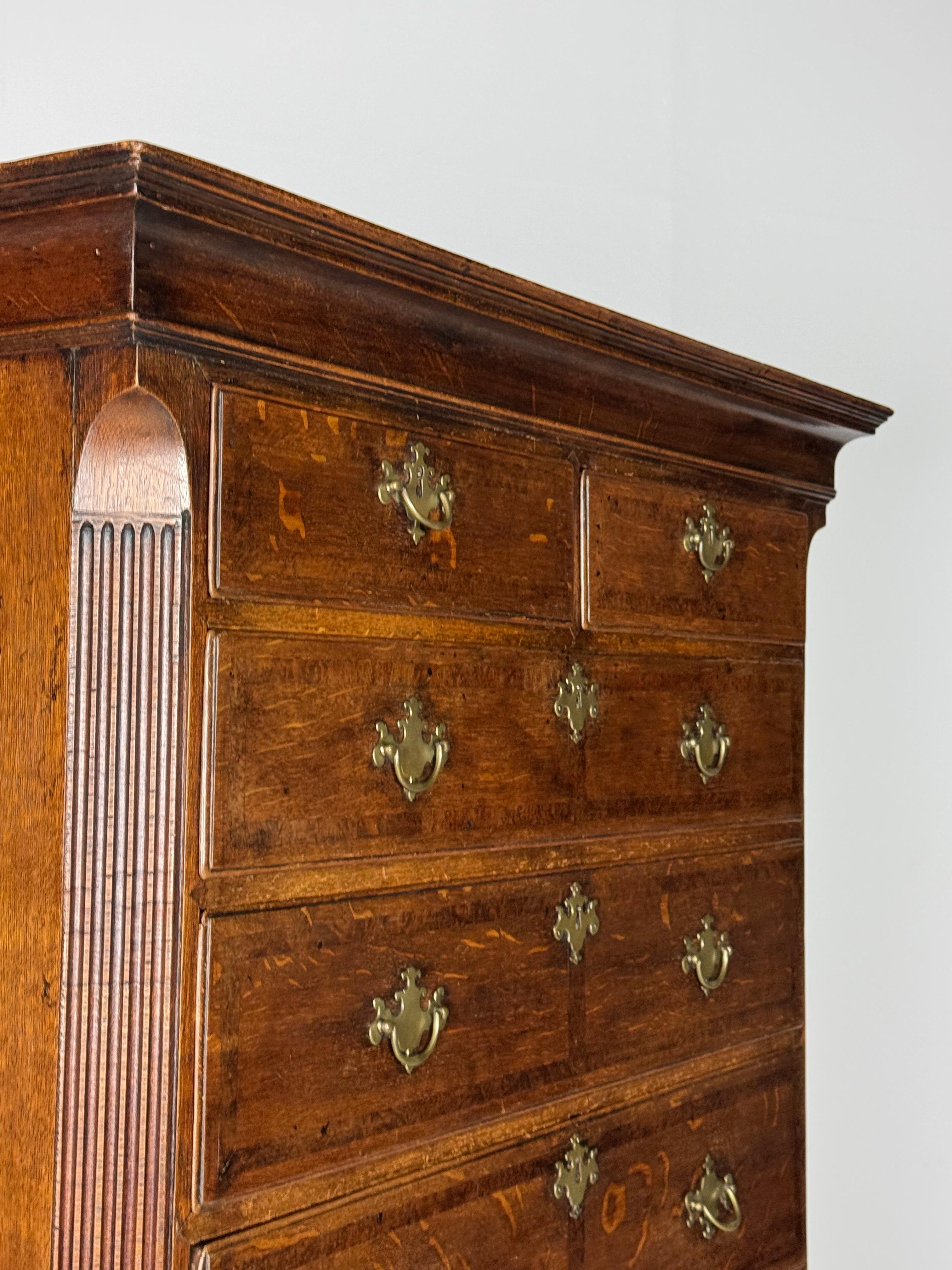 Tallboy inglese in legno di Oak del XIX secolo in vendita 16