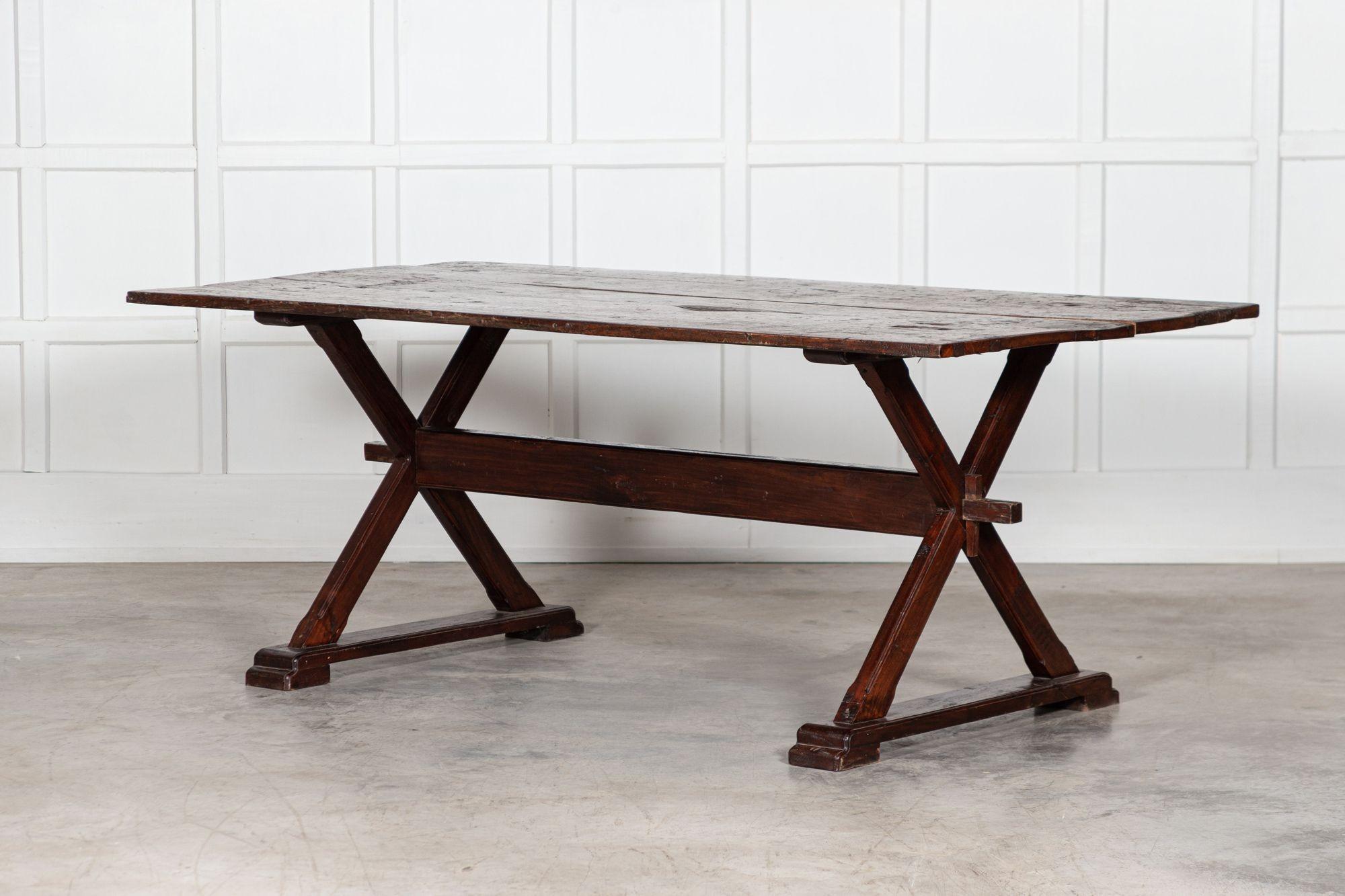 Table de réfectoire en chêne anglais avec cadre en X en vente 4