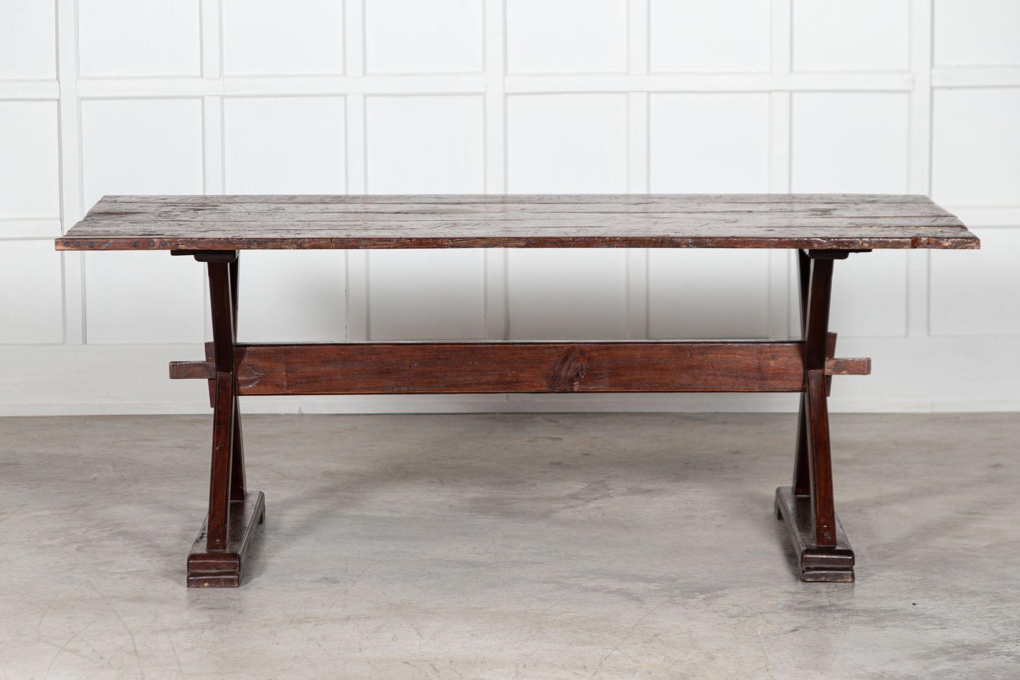Table de réfectoire en chêne anglais avec cadre en X en vente 5