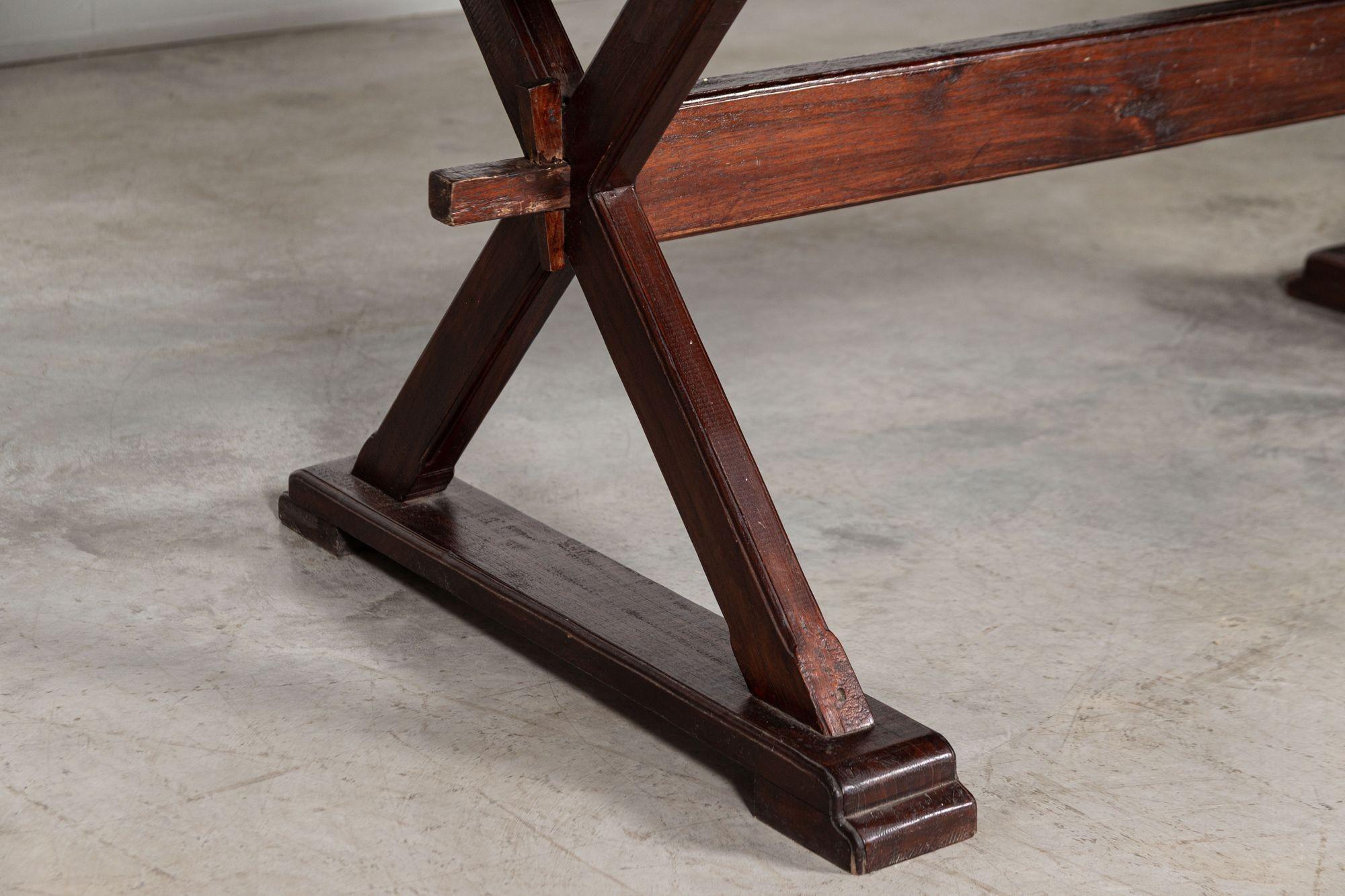 Table de réfectoire en chêne anglais avec cadre en X en vente 10