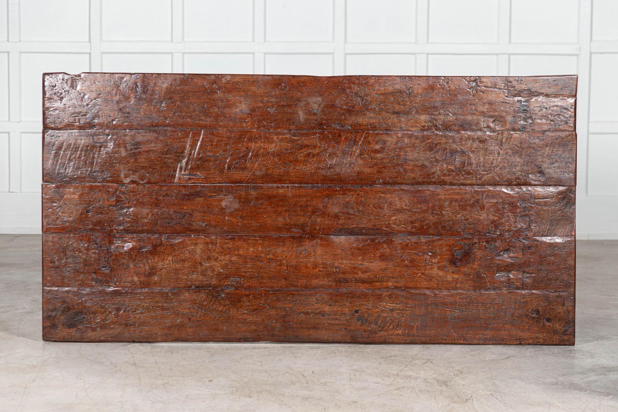 vers la fin du 20e siècle
Table de réfectoire Farmhouse en chêne anglais à cadre en X


Mesures : L201 x P101 x H77 cm