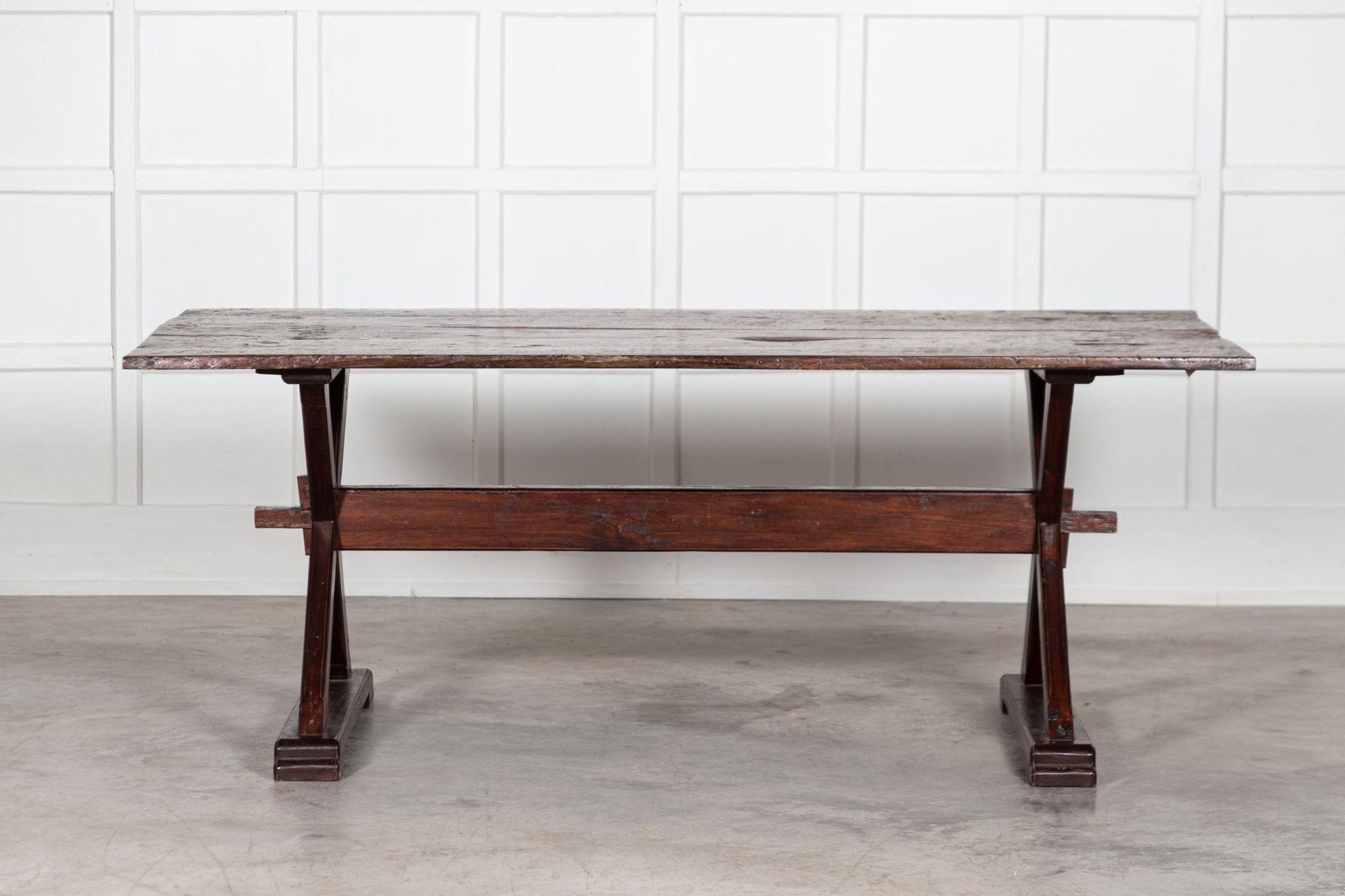 20ième siècle Table de réfectoire en chêne anglais avec cadre en X en vente