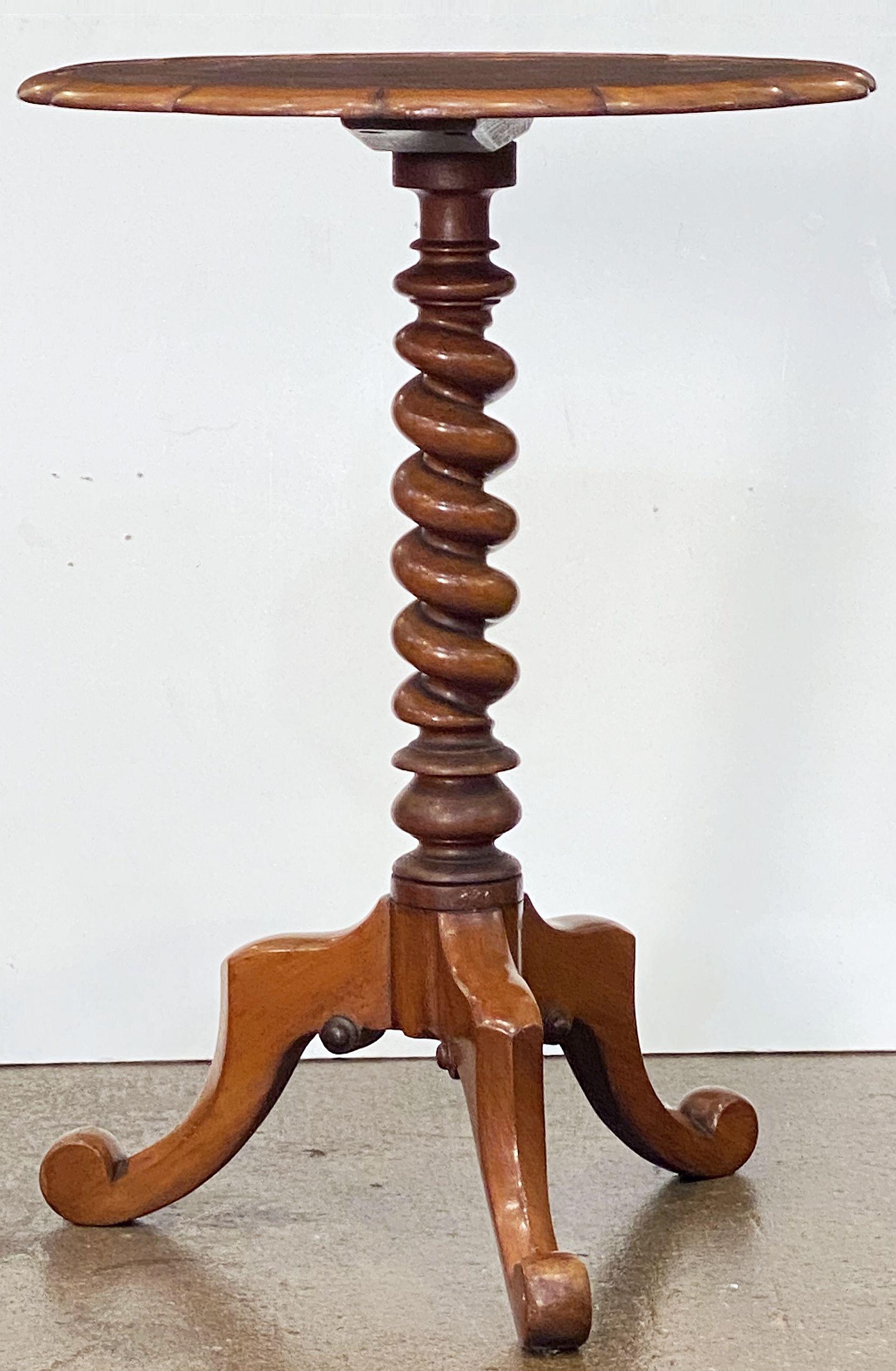English Occasional or Wine Table of Mahogany on Barley-Twist Tripod Base In Good Condition For Sale In Austin, TX