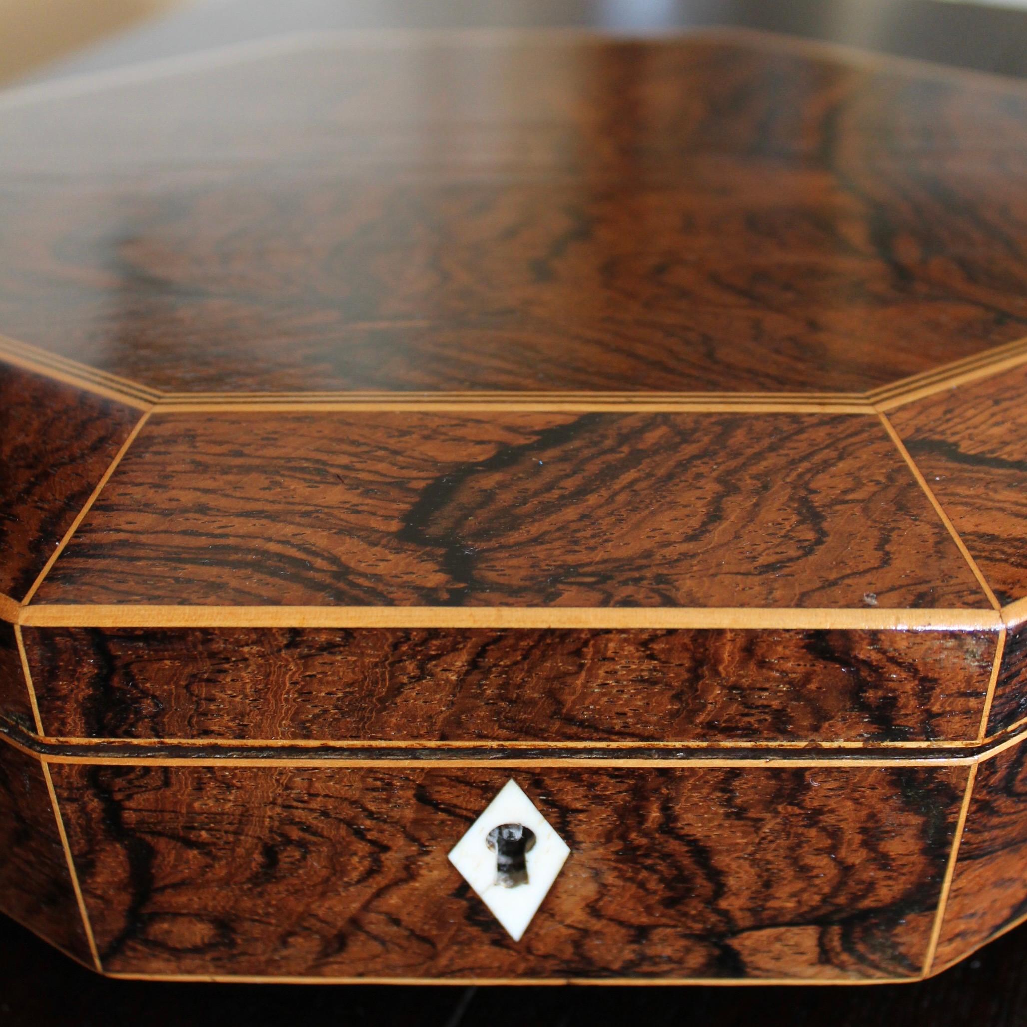 English Octagonal Rosewood with Boxwood Line Inlay Jewelry Box For Sale 1