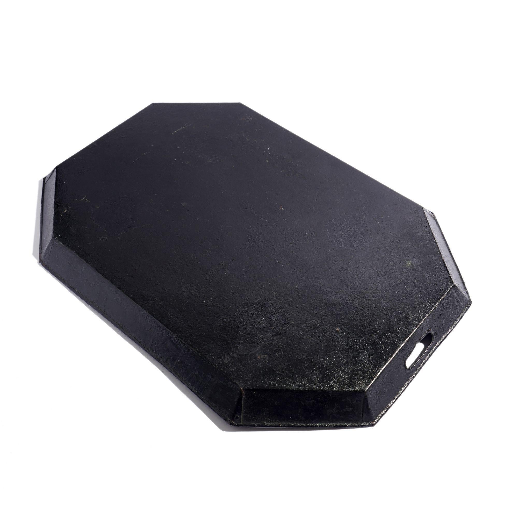 English octagonal standing rim tole tray, c. 1815 For Sale 3