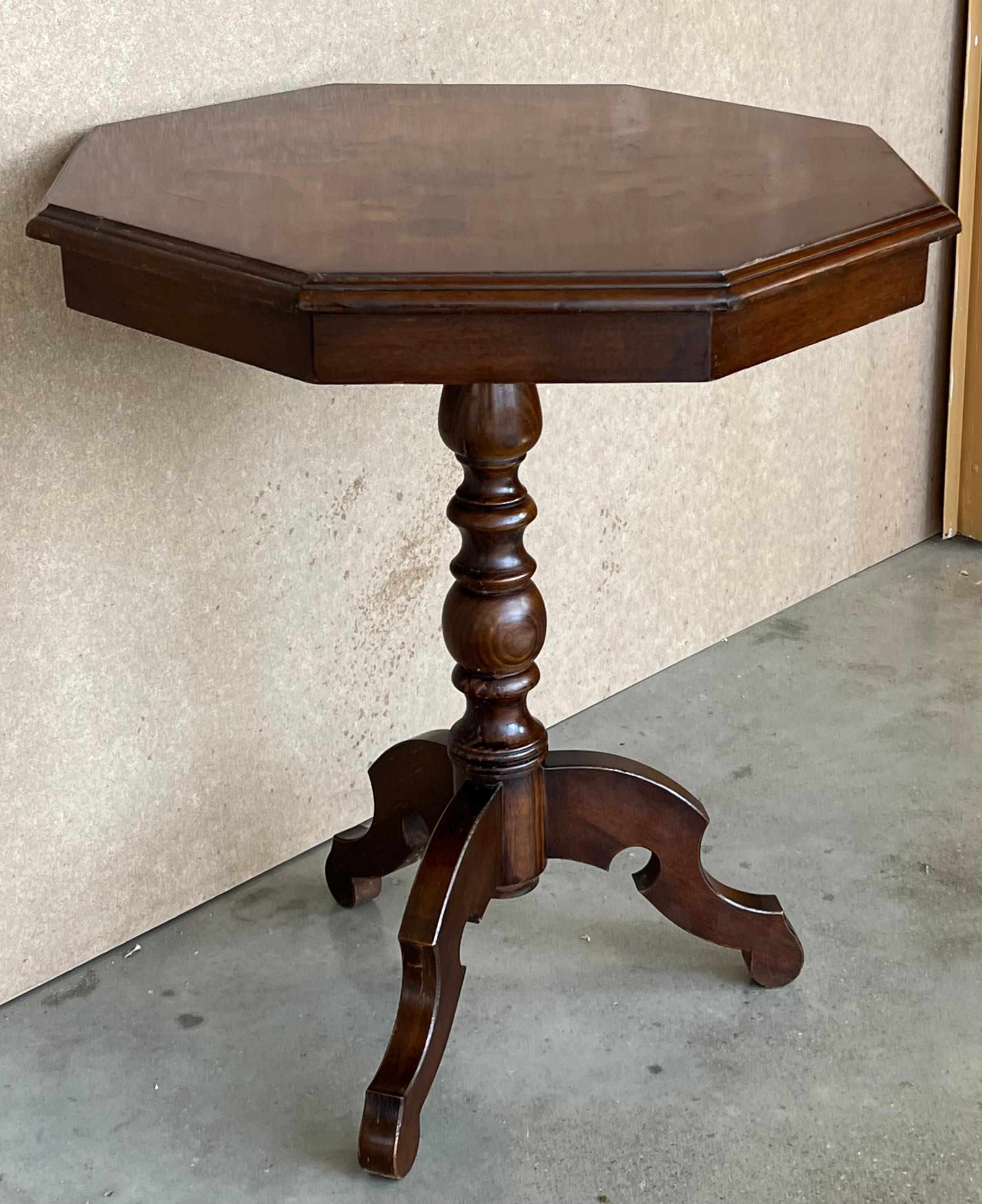 Walnut English Octogonal Pedestal Tea or Side Table, 19th Century For Sale