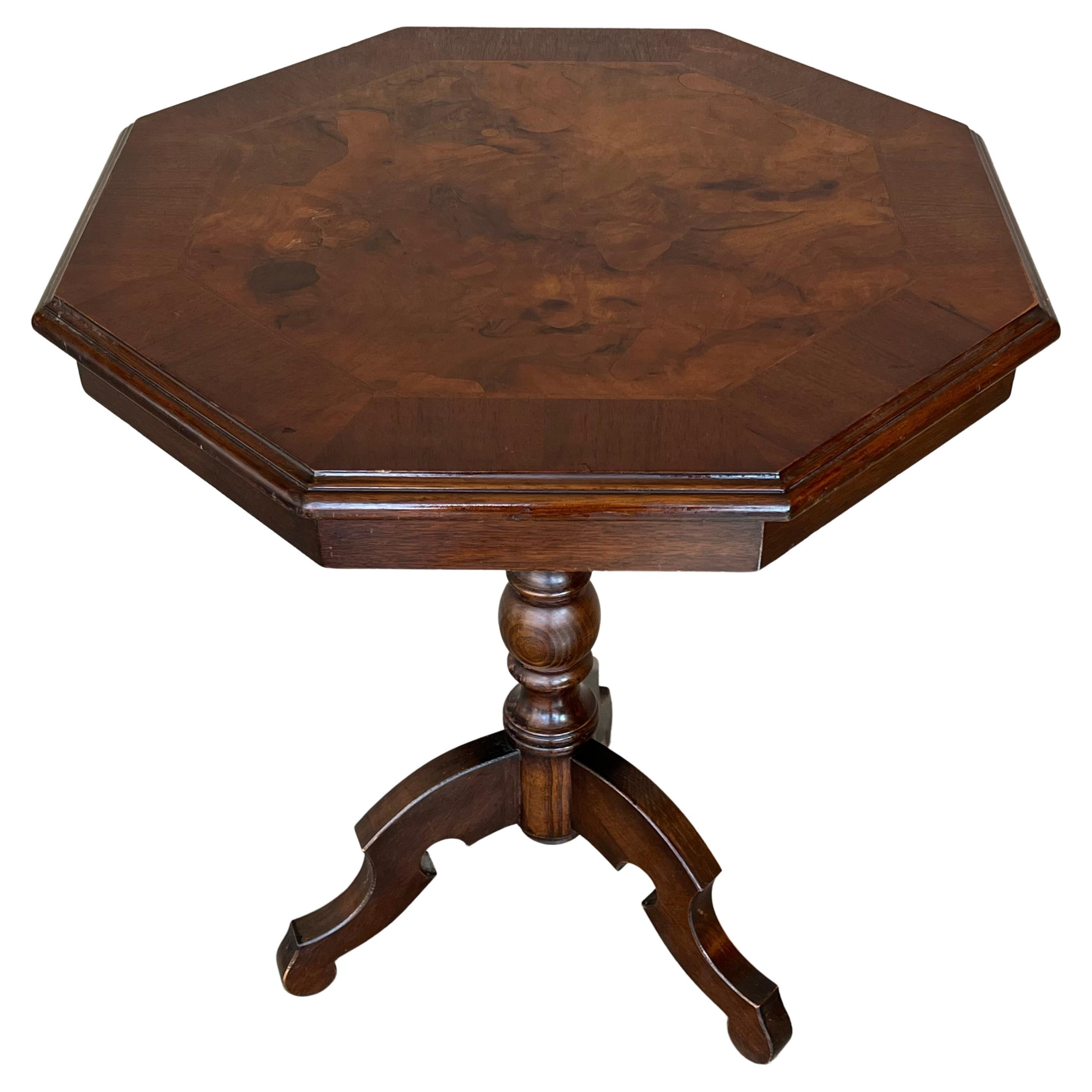 English Octogonal Pedestal Tea or Side Table, 19th Century