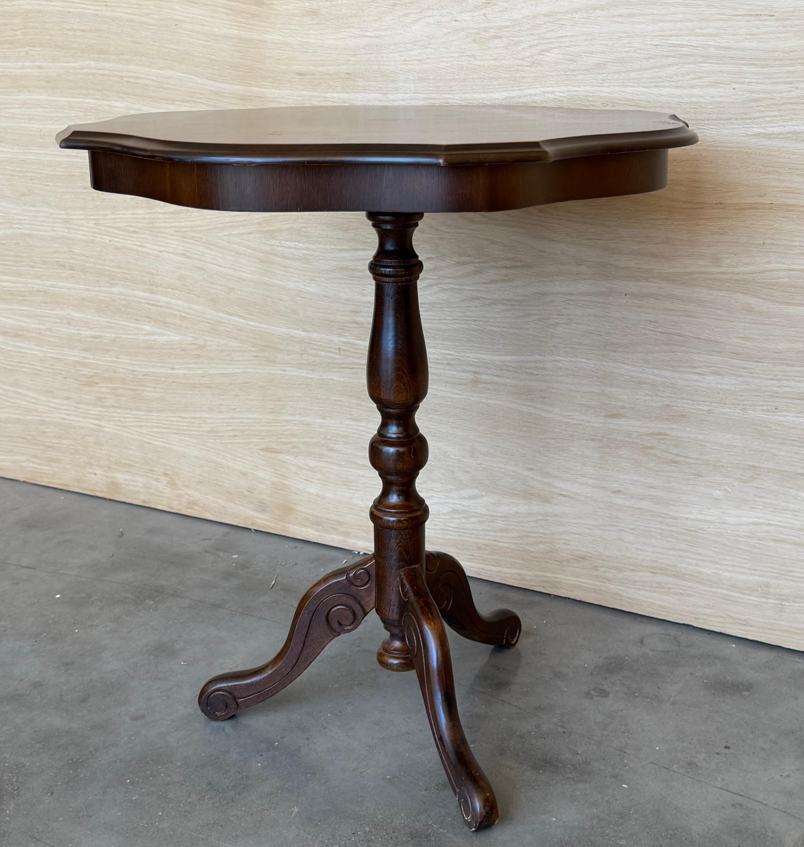 Regency English Octogonal Pedestal Tea or Side Table with Marquetry top, 19th Century For Sale