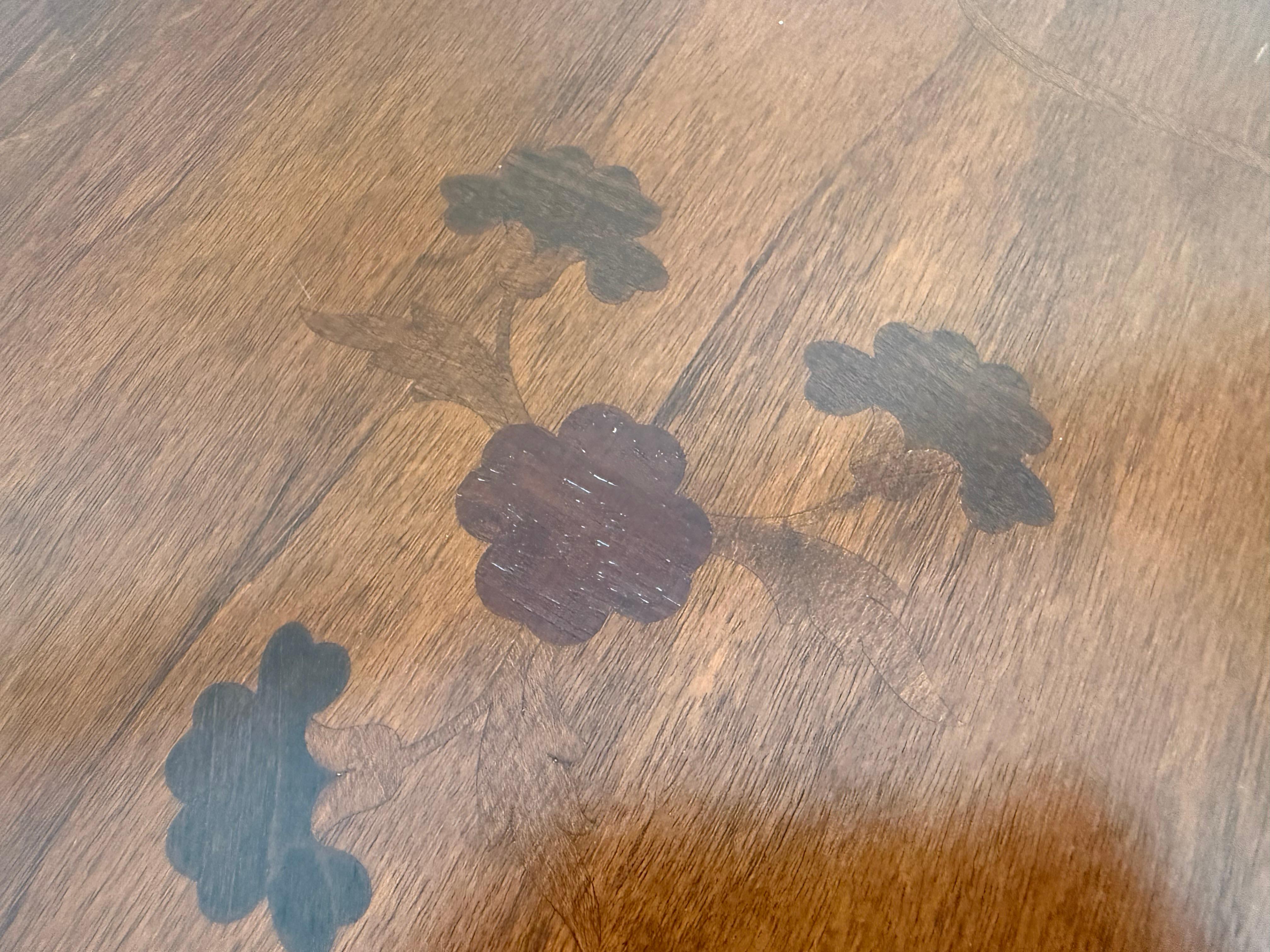 Walnut English Octogonal Pedestal Tea or Side Table with Marquetry top, 19th Century For Sale