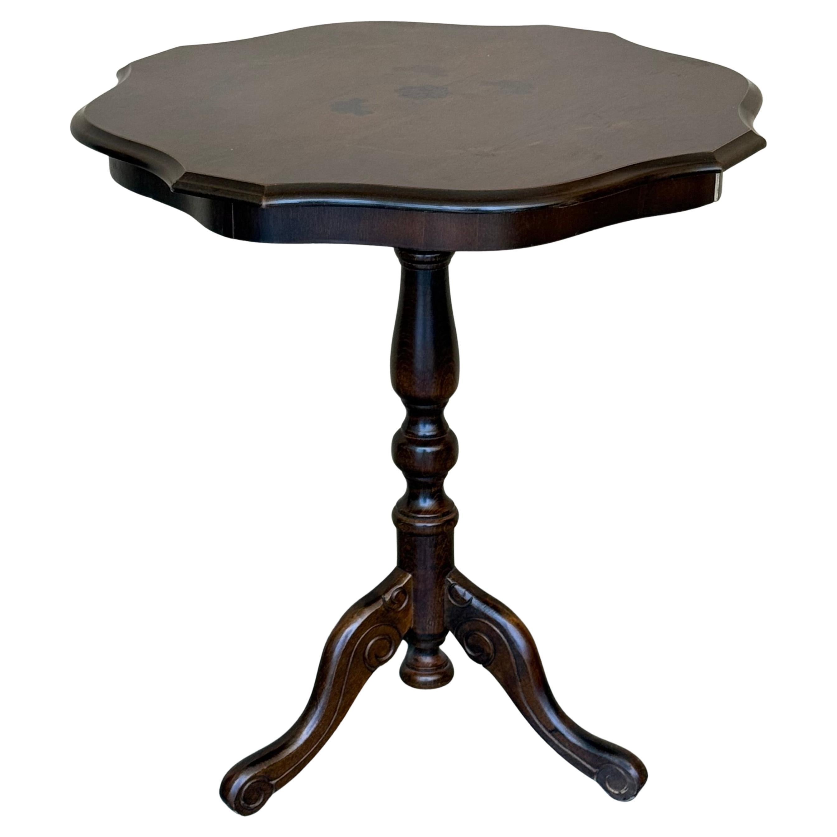 English Octogonal Pedestal Tea or Side Table with Marquetry top, 19th Century For Sale