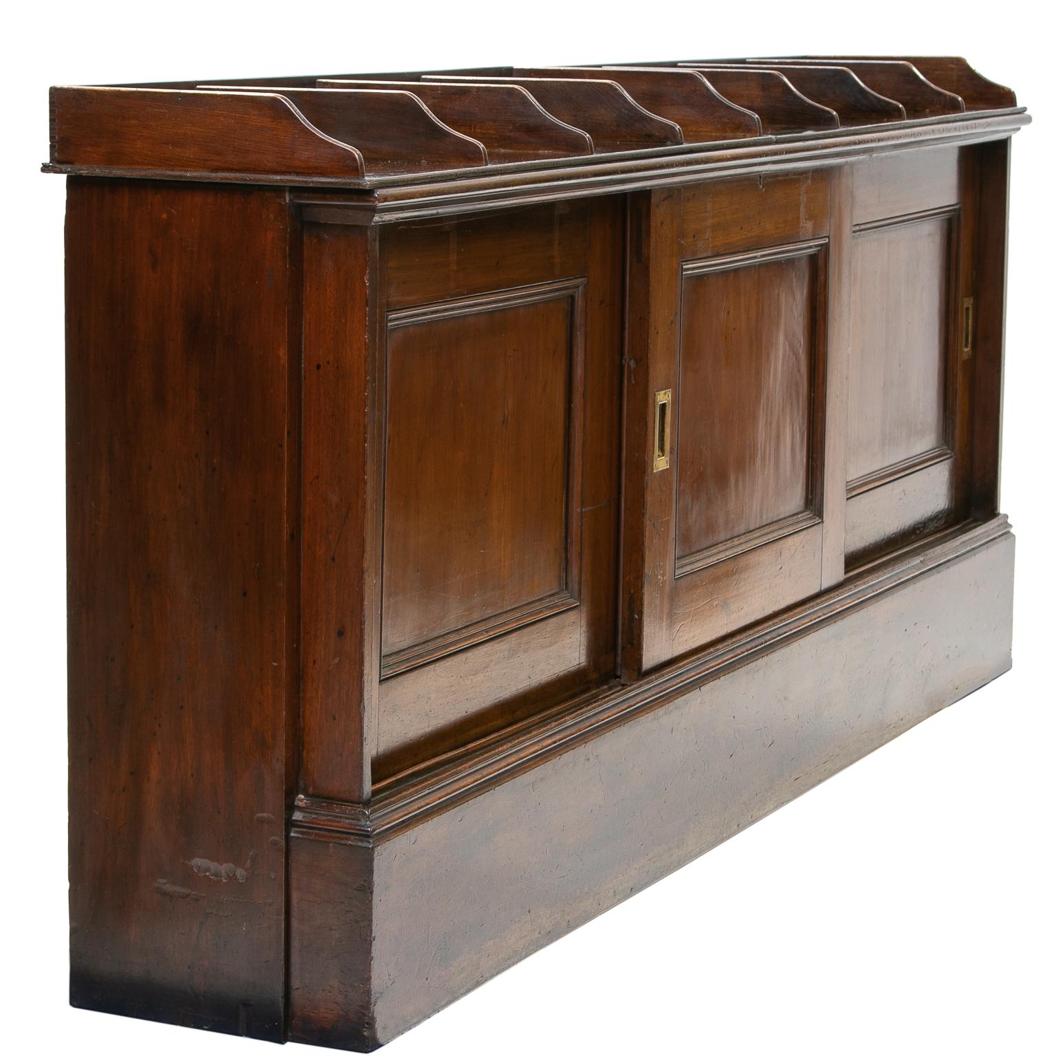 Travail du bois Armoire de bureau ou de magasin anglaise, vers 1910 en vente