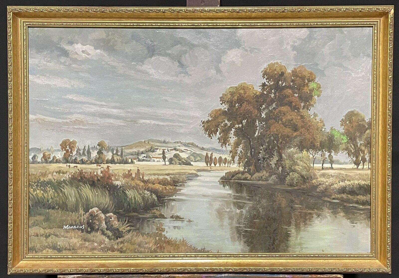 LARGE SIGNED BRITISH OIL PAINTING - EXTENSIVE RIVER LANDSCAPE DISTANT HILLS - Painting by English oil painting