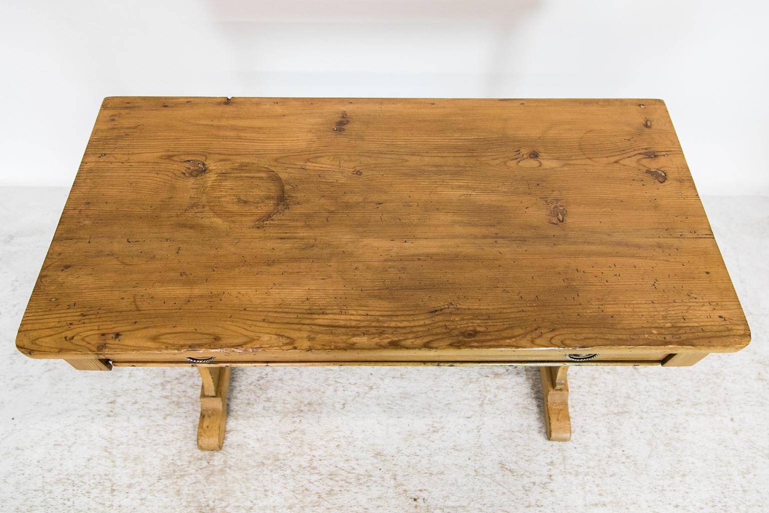 English One Drawer Stretcher Pine Table In Good Condition For Sale In Wilson, NC