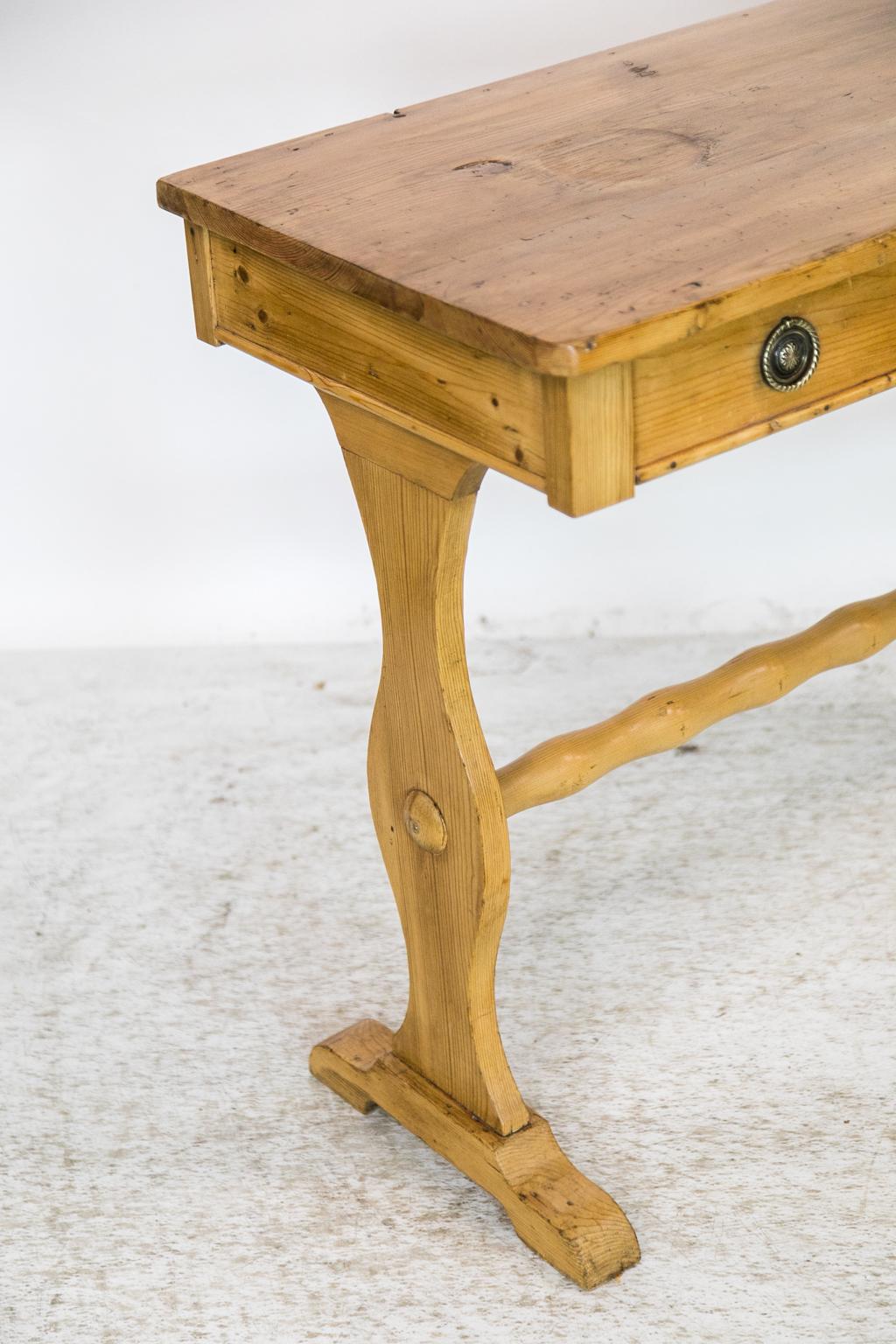 English One Drawer Stretcher Pine Table For Sale 3