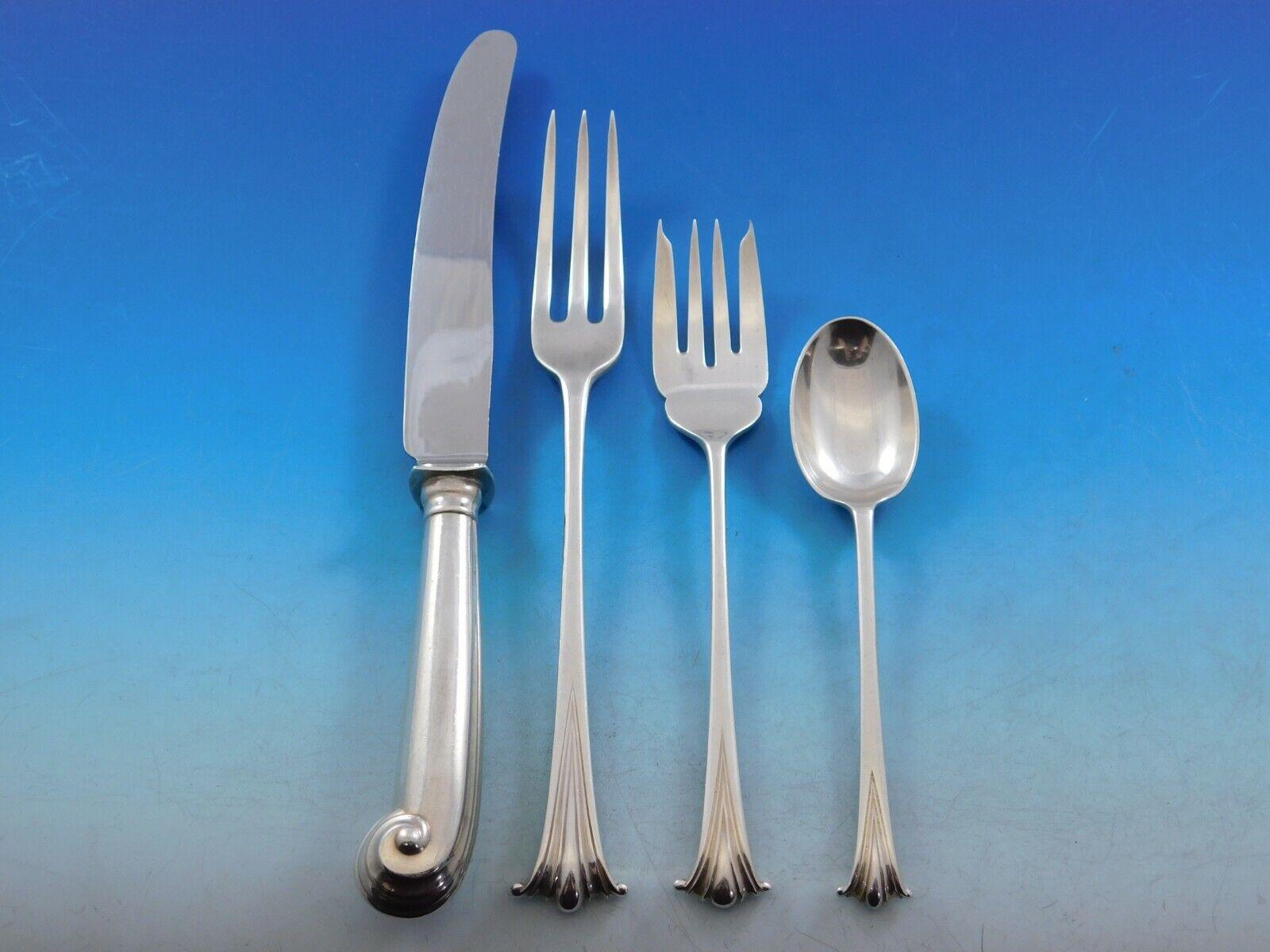 Service de couverts de table en argent sterling Onslow BY Worcester (Angleterre) - 59 pièces. Cet ensemble comprend :
8 Couteaux de table, poignée pistolet, 9 7/8