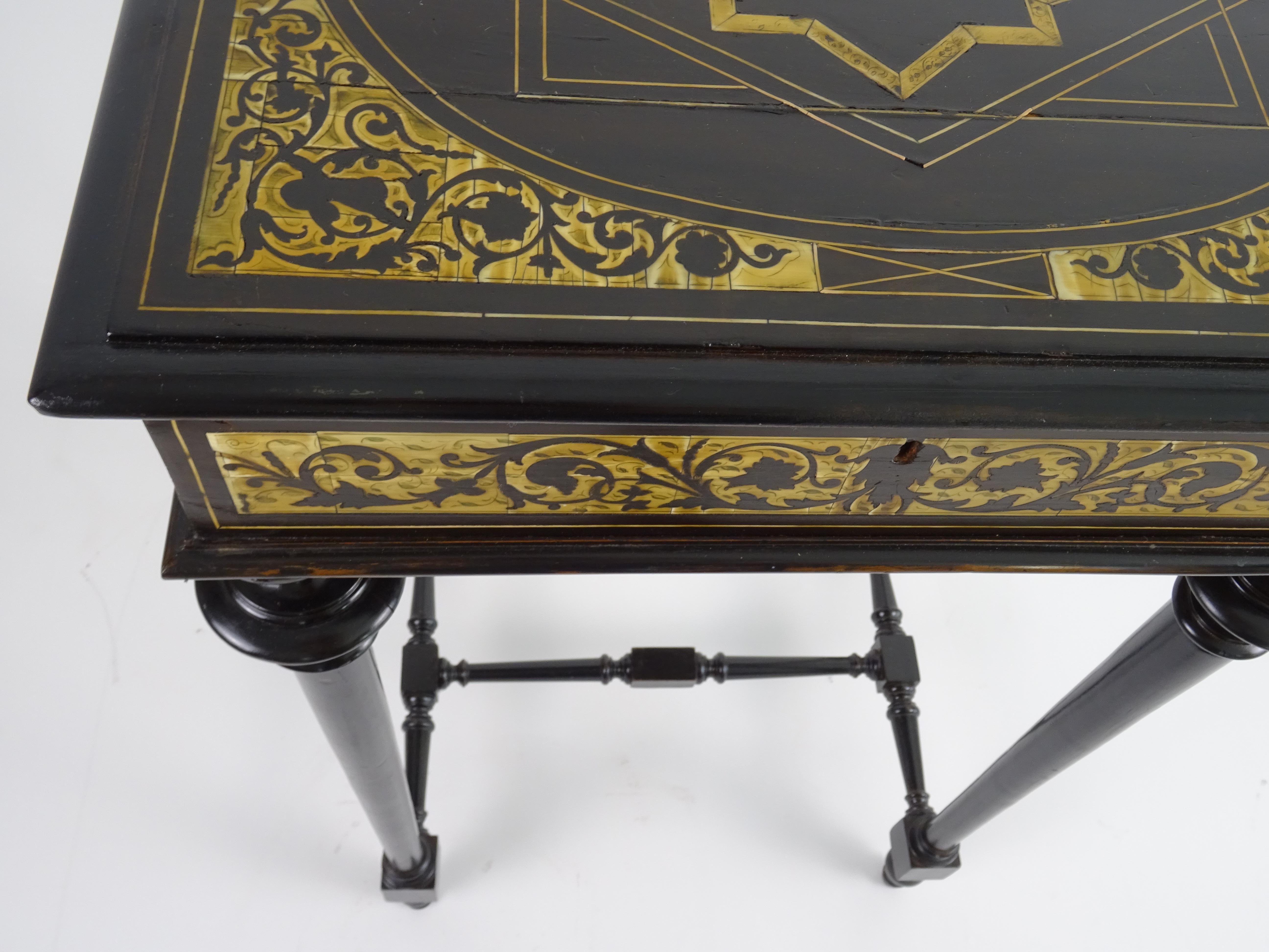 English Openable Work Table, 19th Century For Sale 5