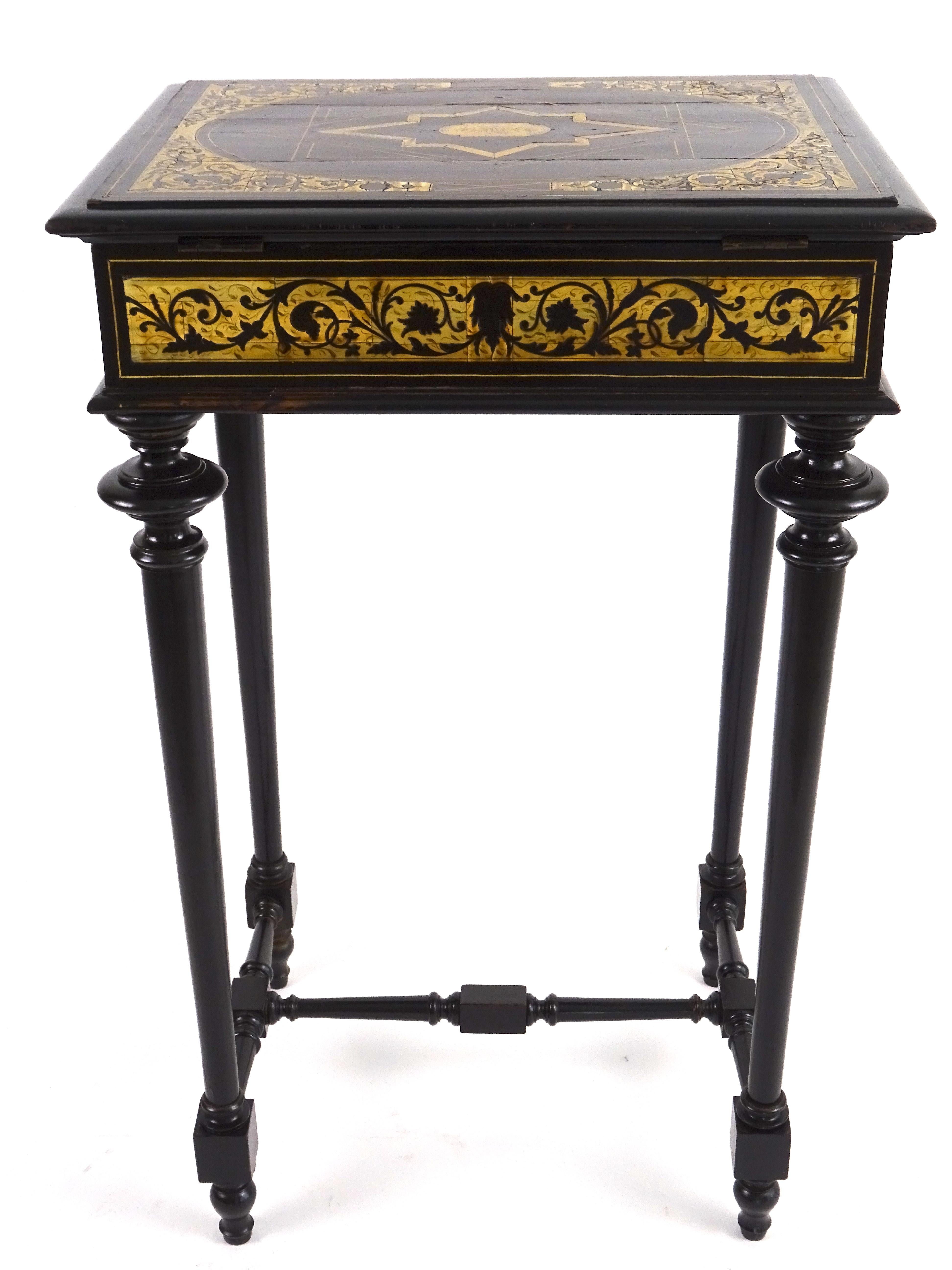 English Openable Work Table, 19th Century For Sale 8