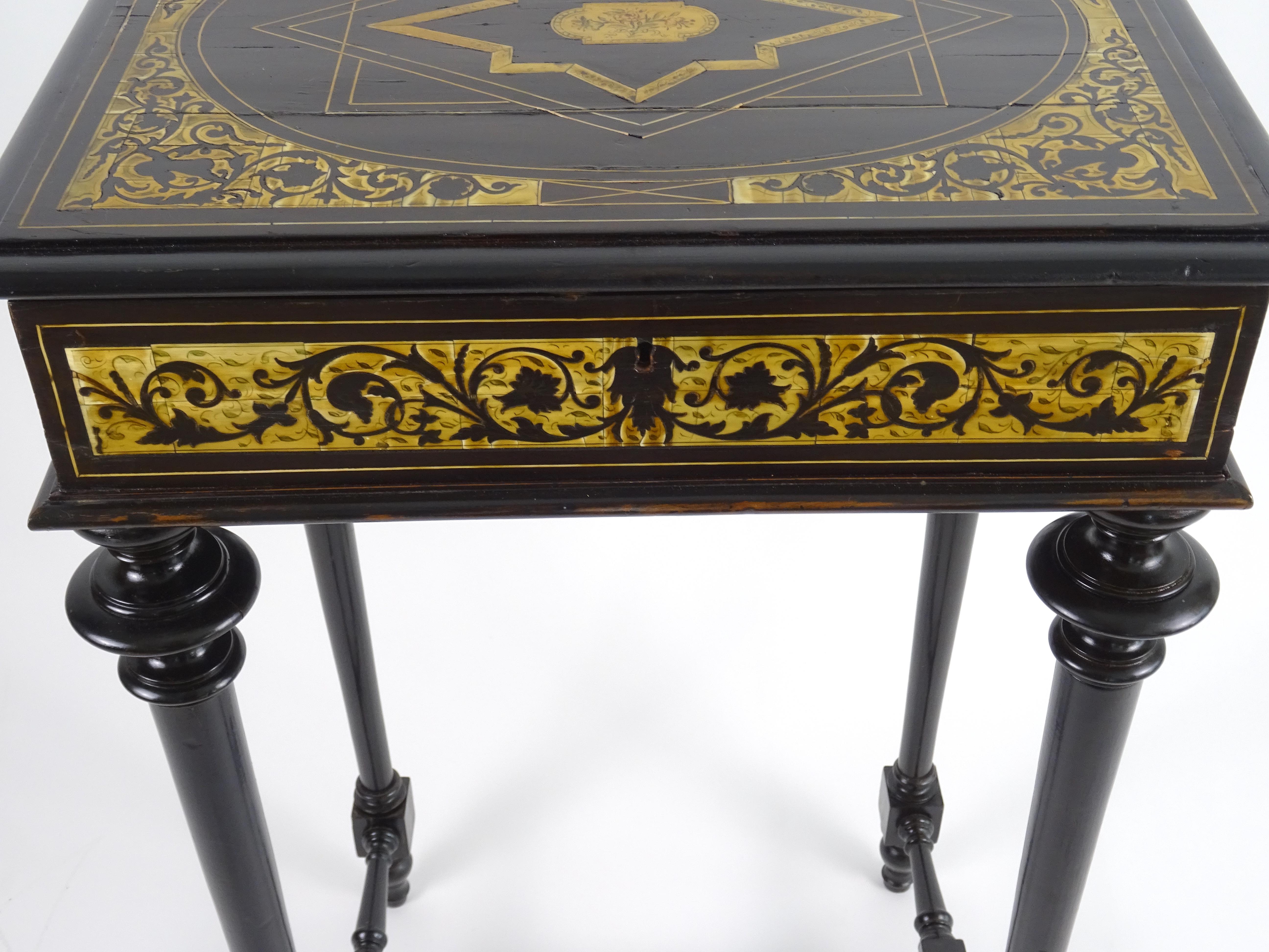 Victorian English Openable Work Table, 19th Century For Sale