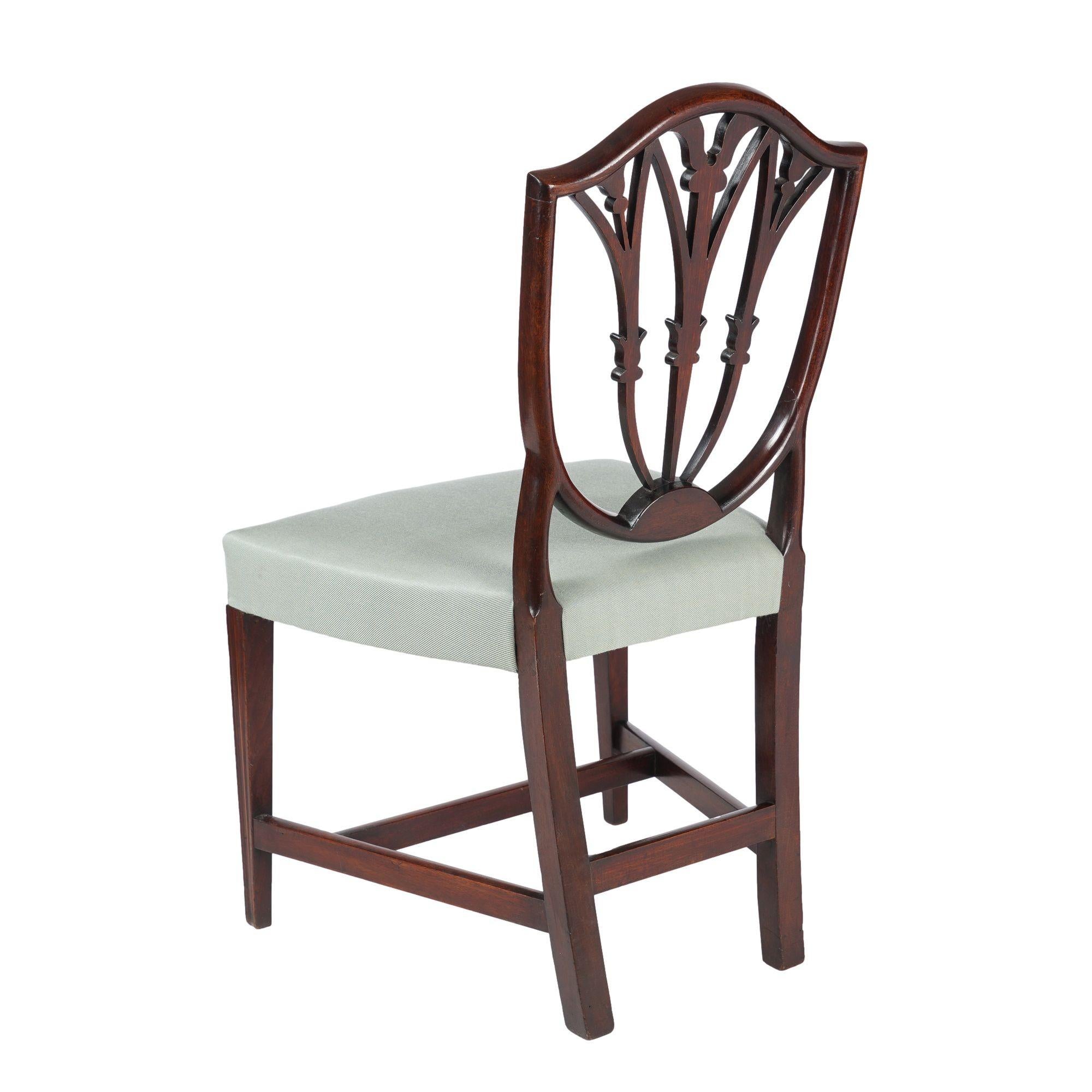 Englischer oder schottischer Hepplewhite-Mahagoni-Beistellstuhl mit Schildrückenlehne aus Mahagoni, um 1780 im Zustand „Gut“ im Angebot in Kenilworth, IL