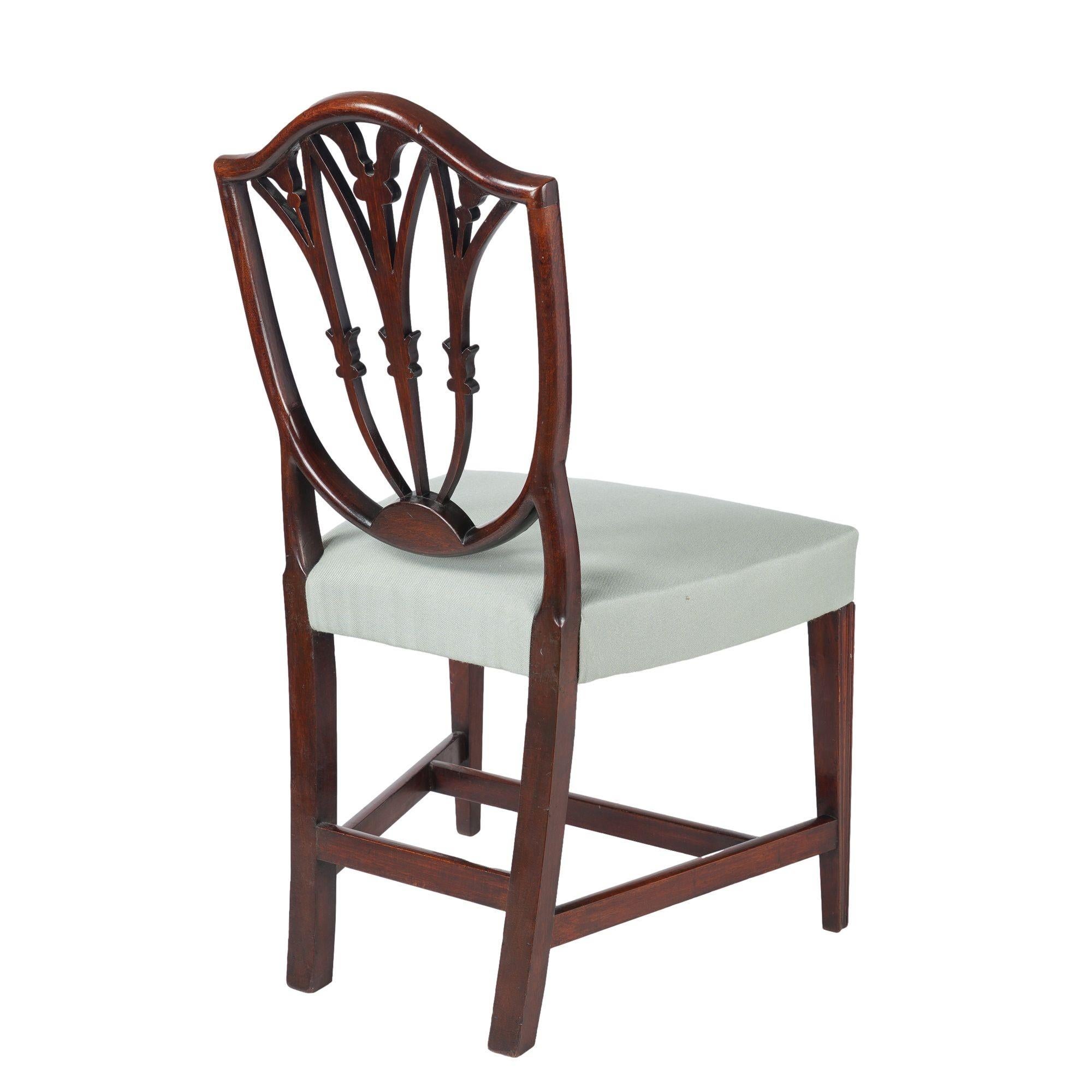 Englischer oder schottischer Hepplewhite-Mahagoni-Beistellstuhl mit Schildrückenlehne aus Mahagoni, um 1780 (Polster) im Angebot