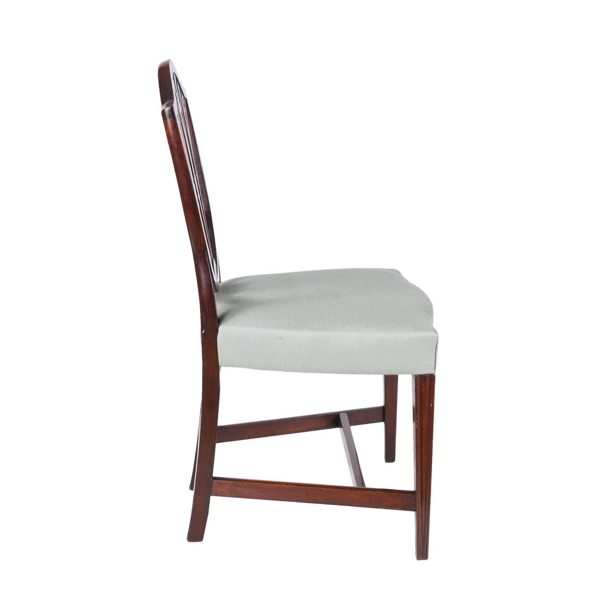 Englischer oder schottischer Hepplewhite-Mahagoni-Beistellstuhl mit Schildrückenlehne aus Mahagoni, um 1780 im Angebot 1