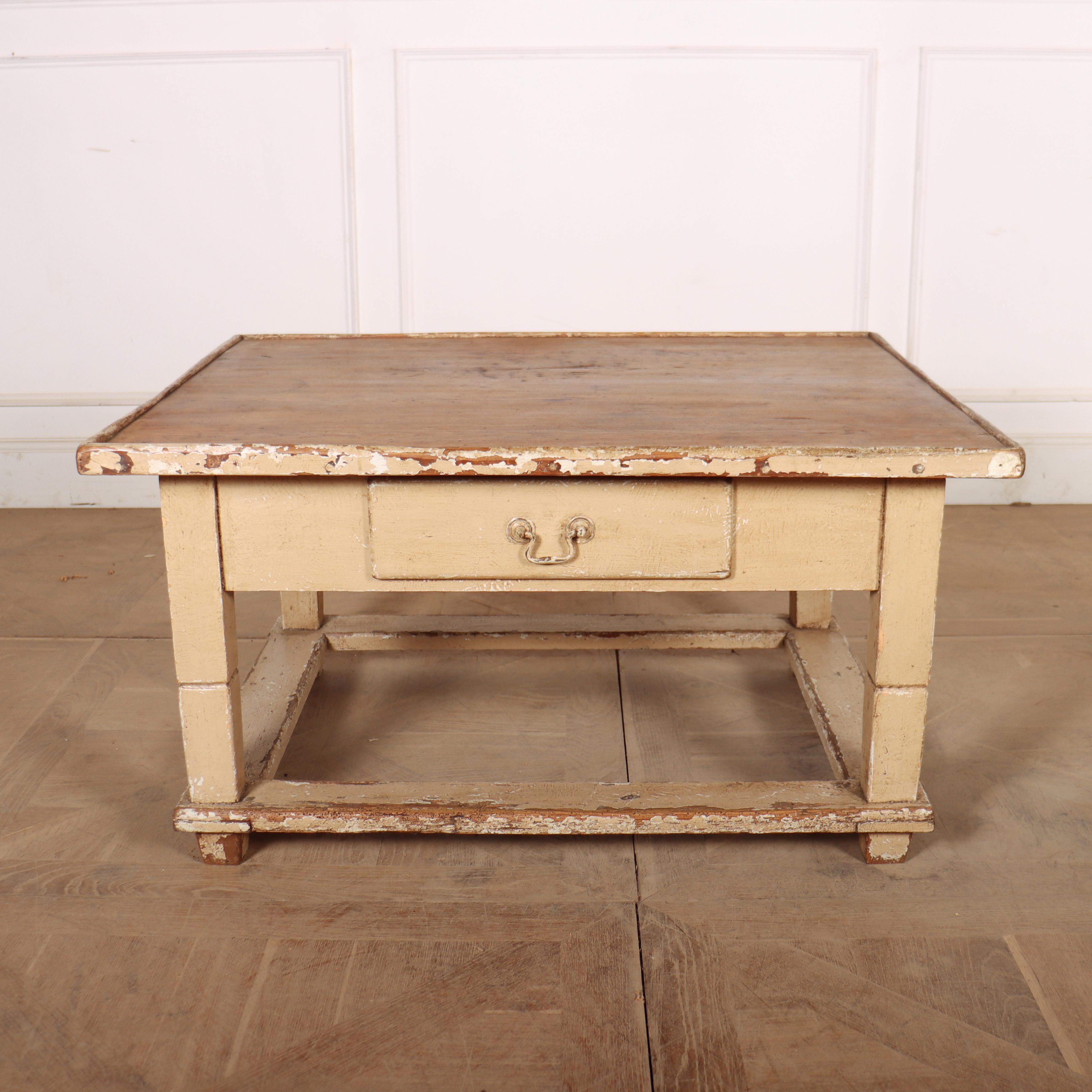 Table basse en pin peint d'origine anglaise du 19ème siècle. 1860.

Code : 8613

Dimensions :
W: 41.5