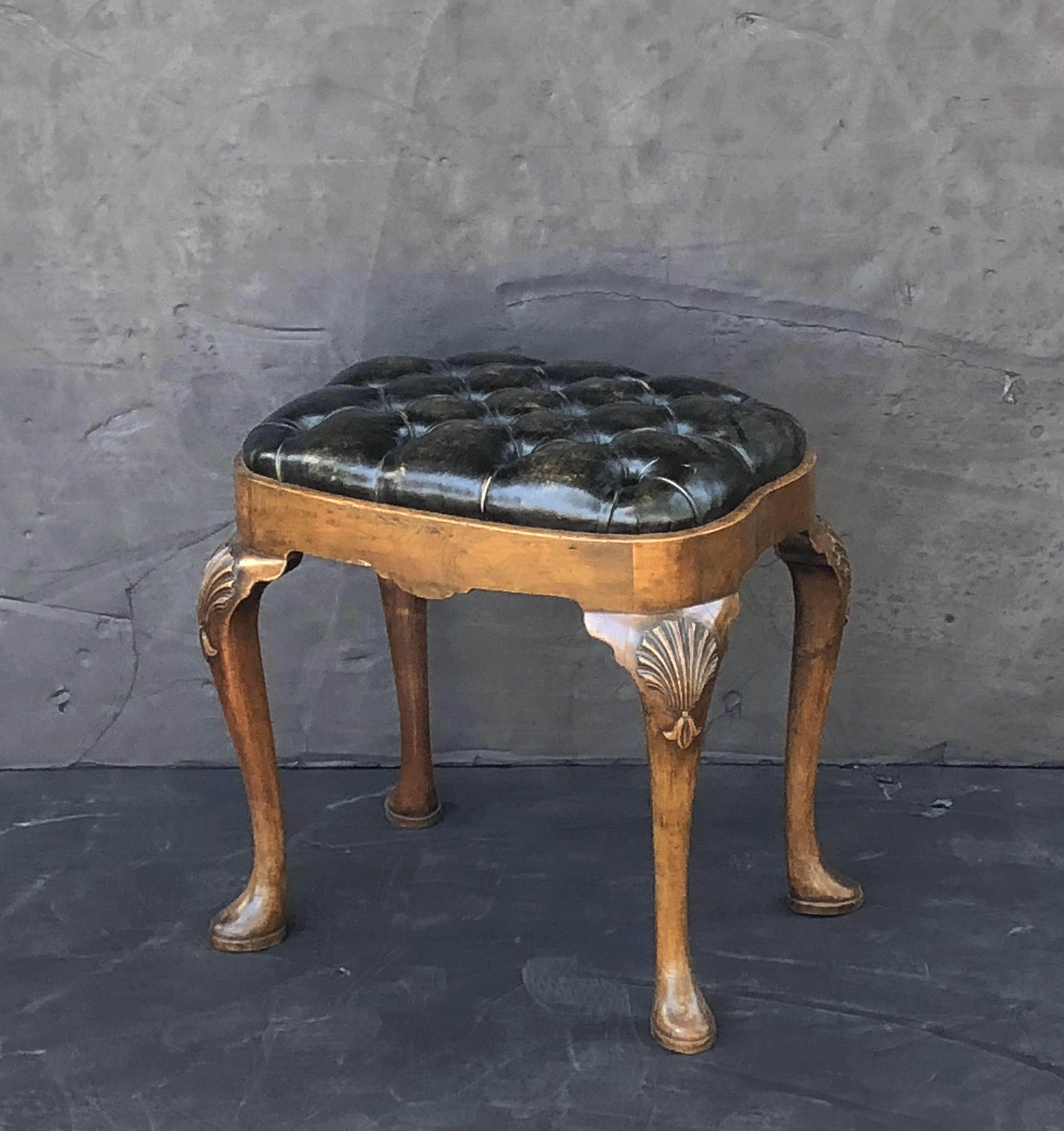 English Ottoman Stool of Tufted Leather on Walnut Cabriole Legs In Excellent Condition In Austin, TX