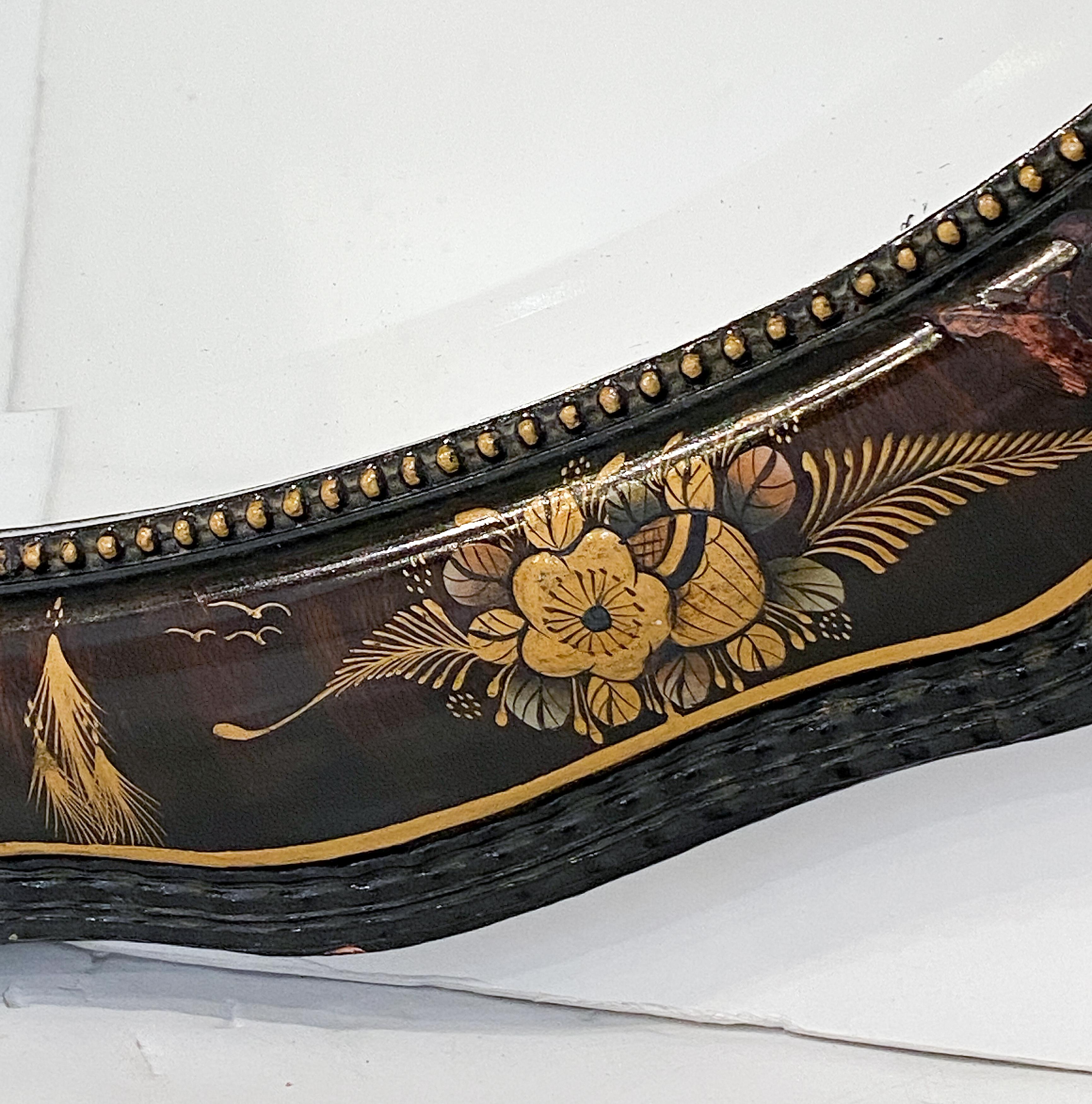 Miroir de salon anglais ovale biseauté avec cadre laqué Chinoiserie (H 22 x L 32) Bon état - En vente à Austin, TX