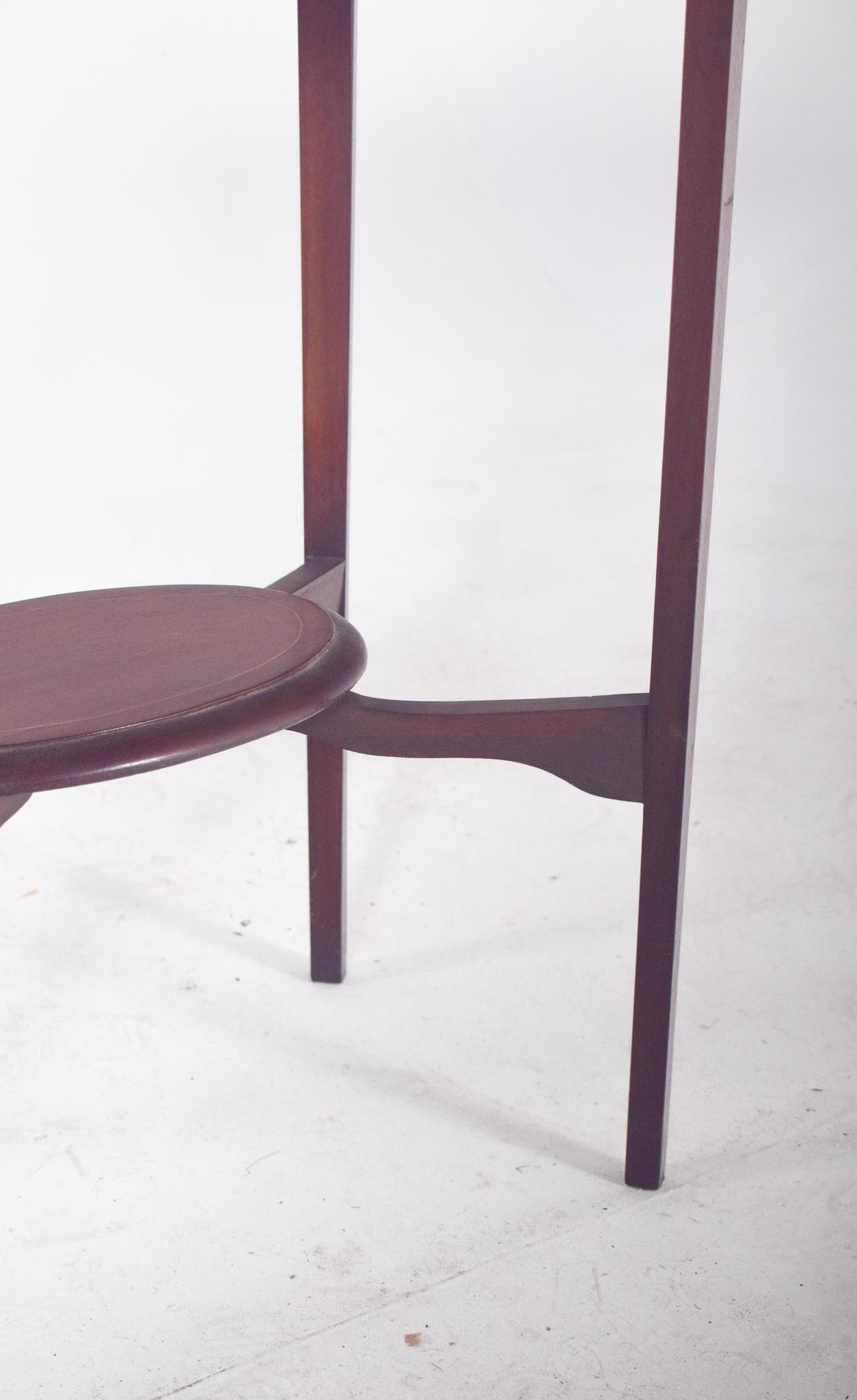 20th Century English Oval Coffee Table in Wood For Sale
