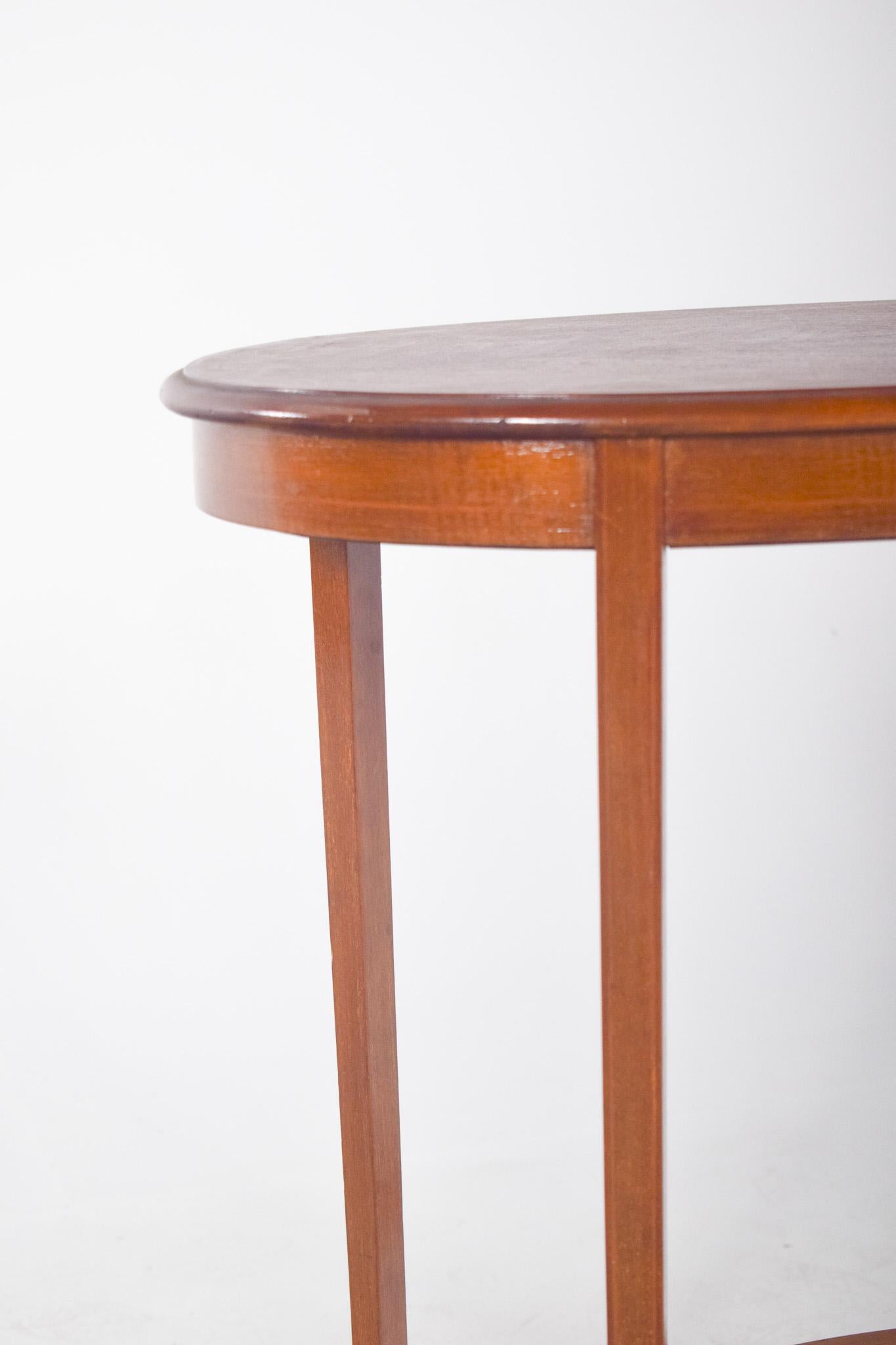 English Oval Coffee Table with Curved Legs In Good Condition For Sale In Lisboa, Lisboa
