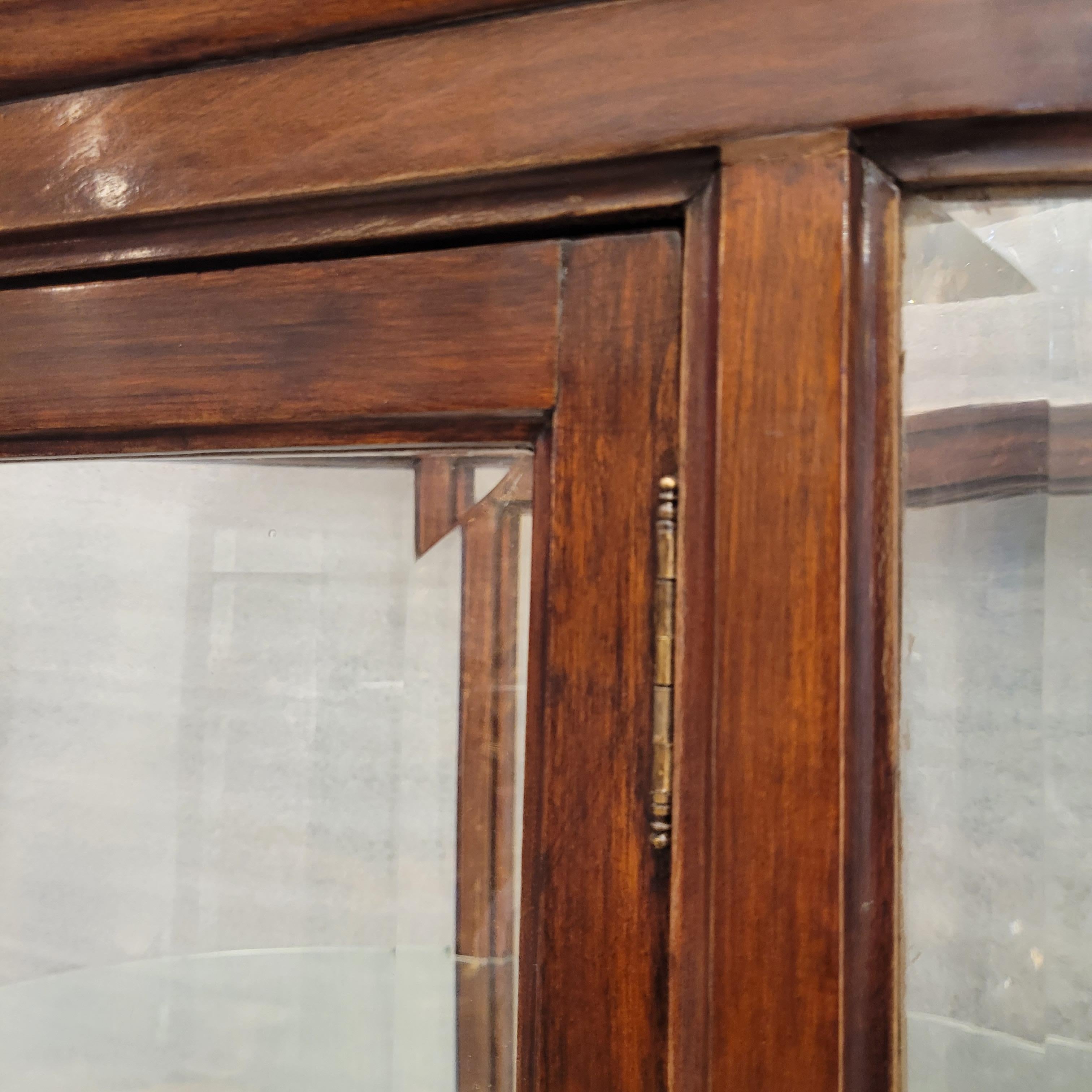 Vitrina Eduardina ovalada inglesa  vitrina de cristal de madera en venta 10