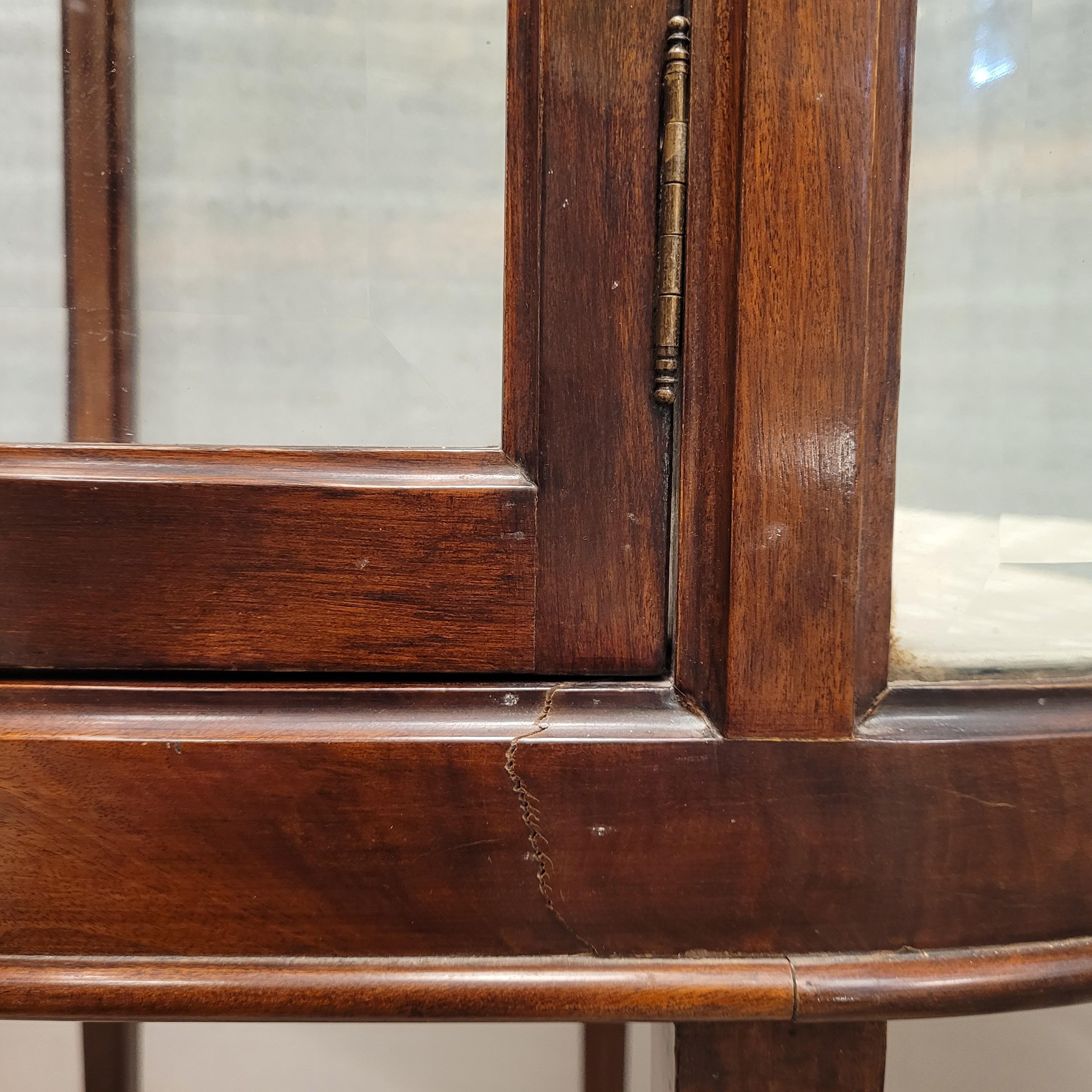 Vitrina Eduardina ovalada inglesa  vitrina de cristal de madera en venta 11