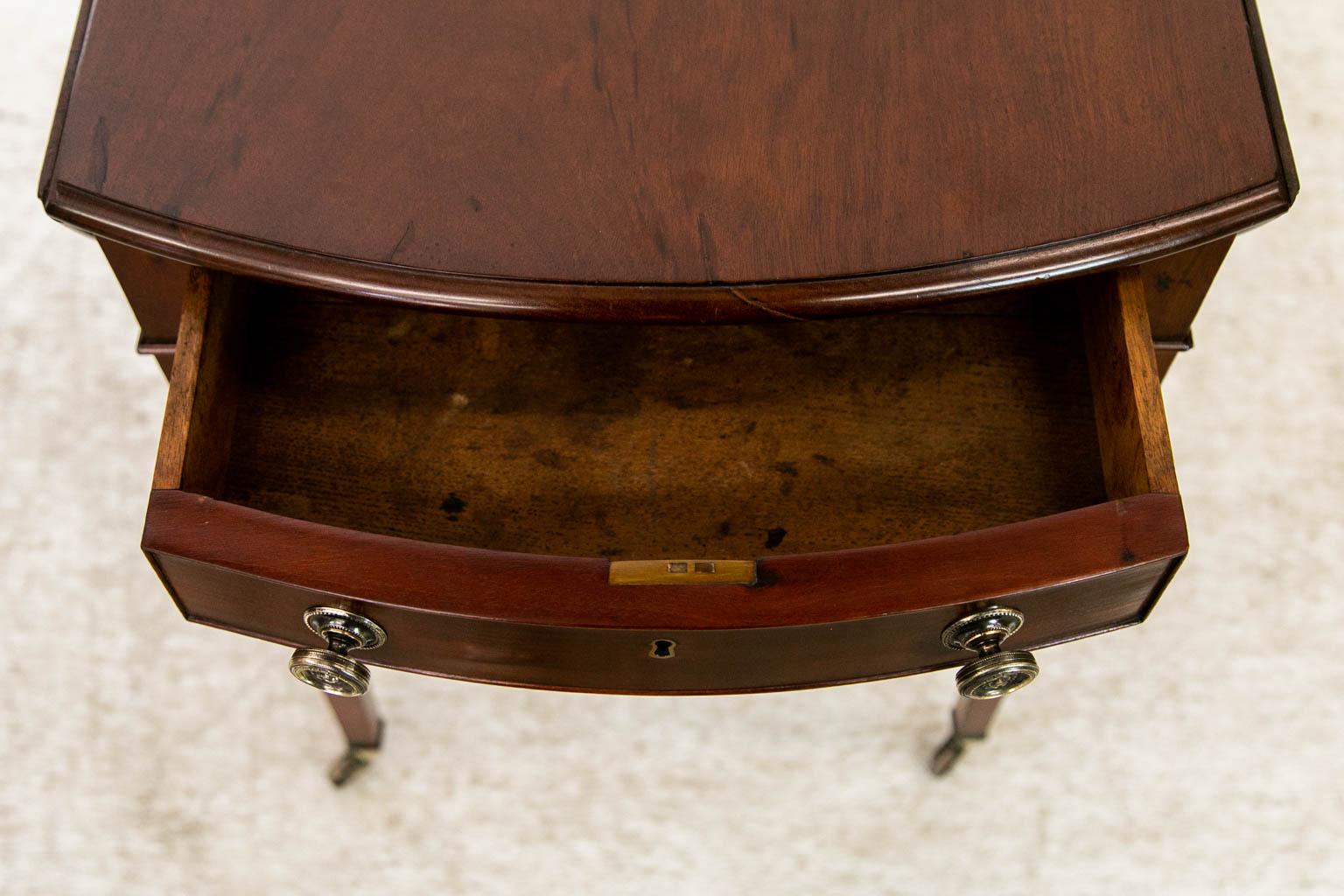 English Oval Mahogany Pembroke Table In Good Condition For Sale In Wilson, NC