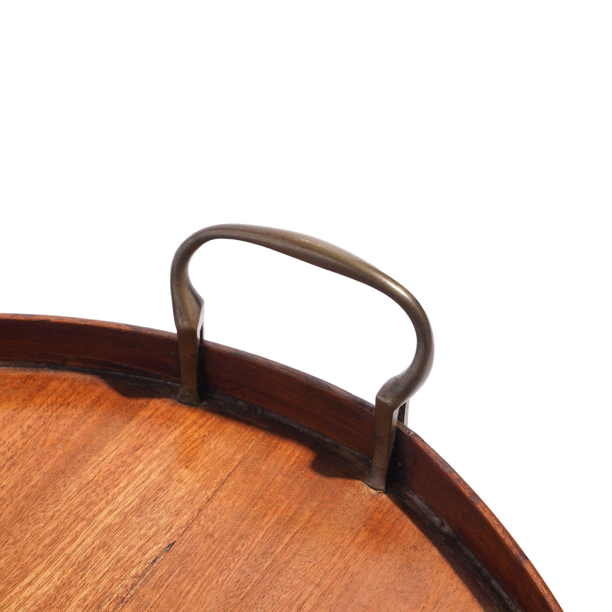 English oval mahogany standing rim tray with brass handles, c. 1850-1900 siglo XIX en venta