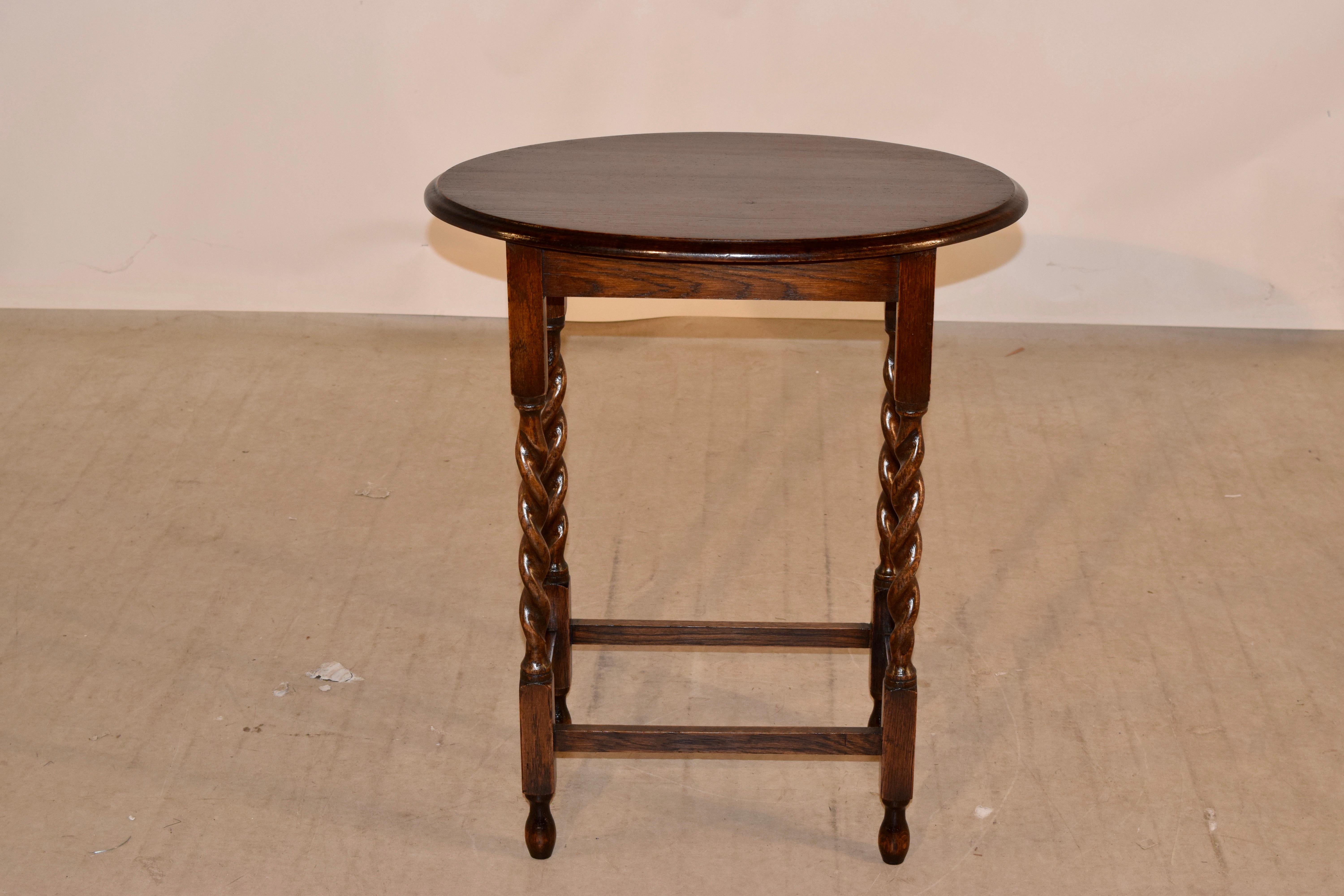 English Oval Occasional Table, circa 1900 In Good Condition In High Point, NC