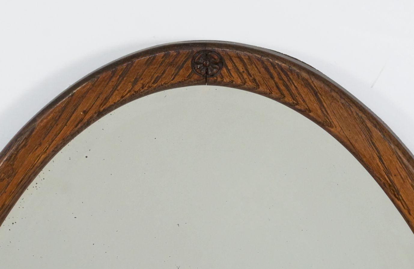 Edwardian English Oval Parlour Mirror with Beveled Glass and Oak Frame (H 27 3/4 x W 18)