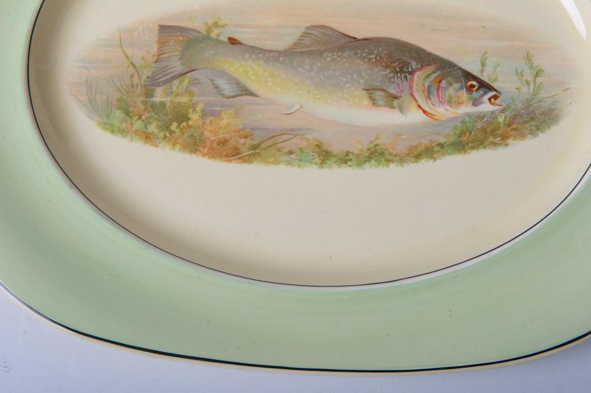 Céramique Assiettes ovales anglaises avec poisson en vente