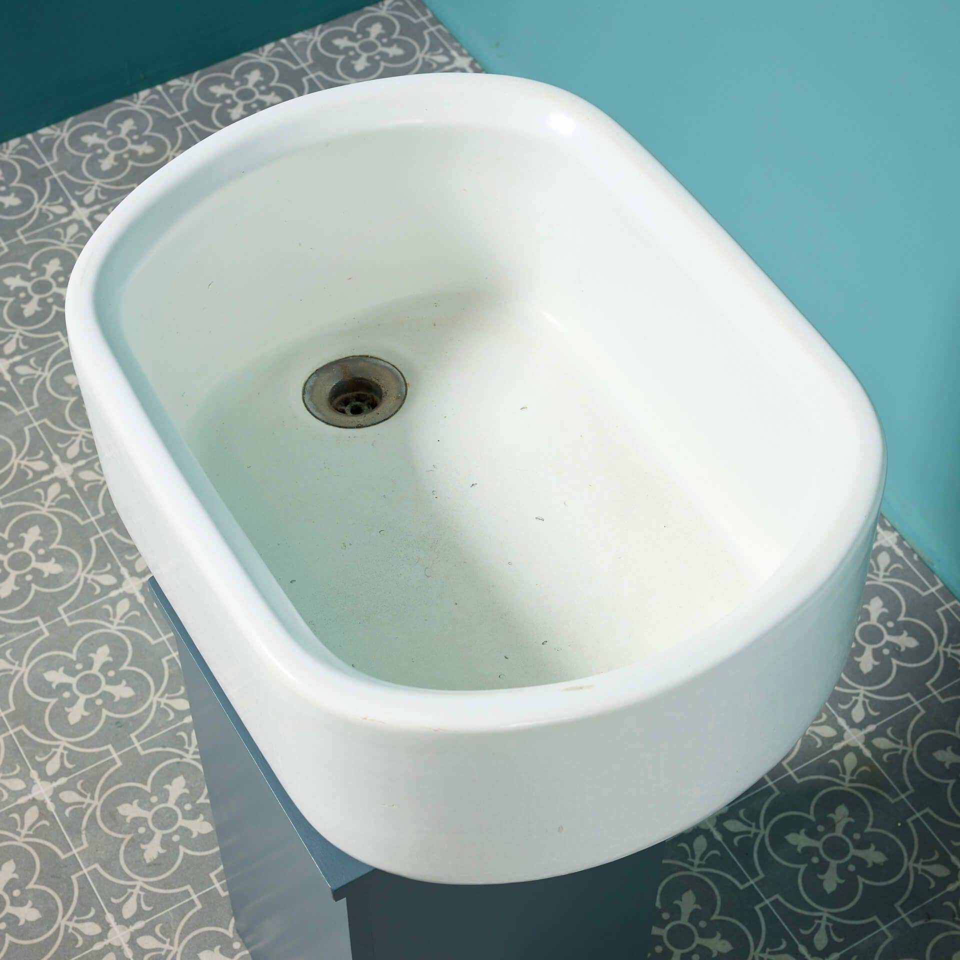 Englischer oval geformter englischer Belfast-Basis (Moderne der Mitte des Jahrhunderts) im Angebot