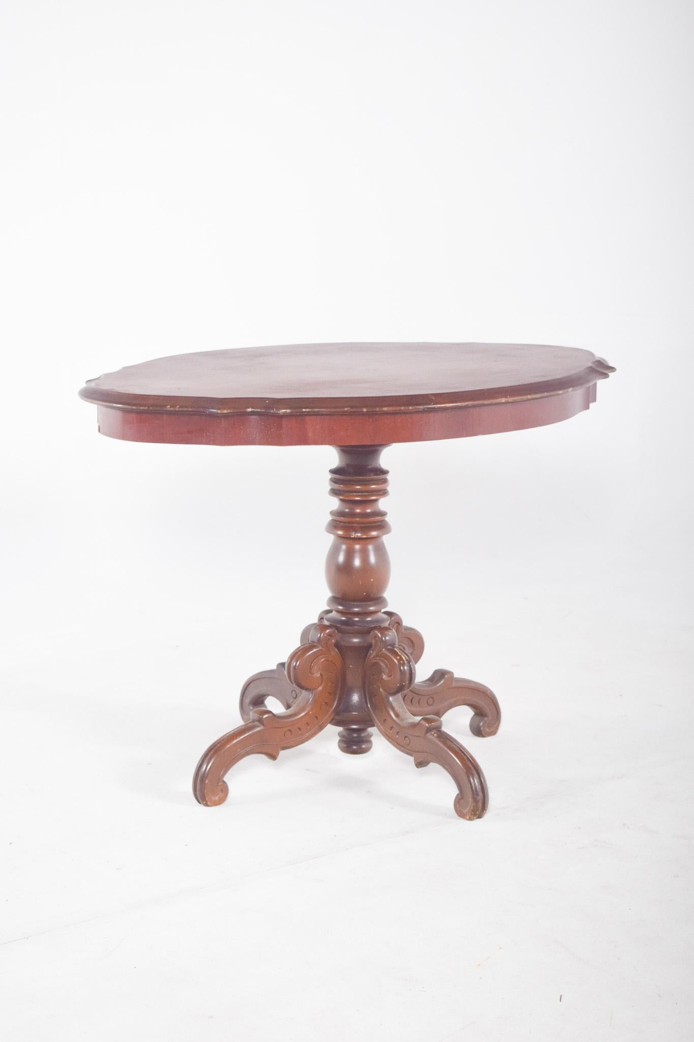 Victorien tardif English Oval Wood Coffee Table en vente
