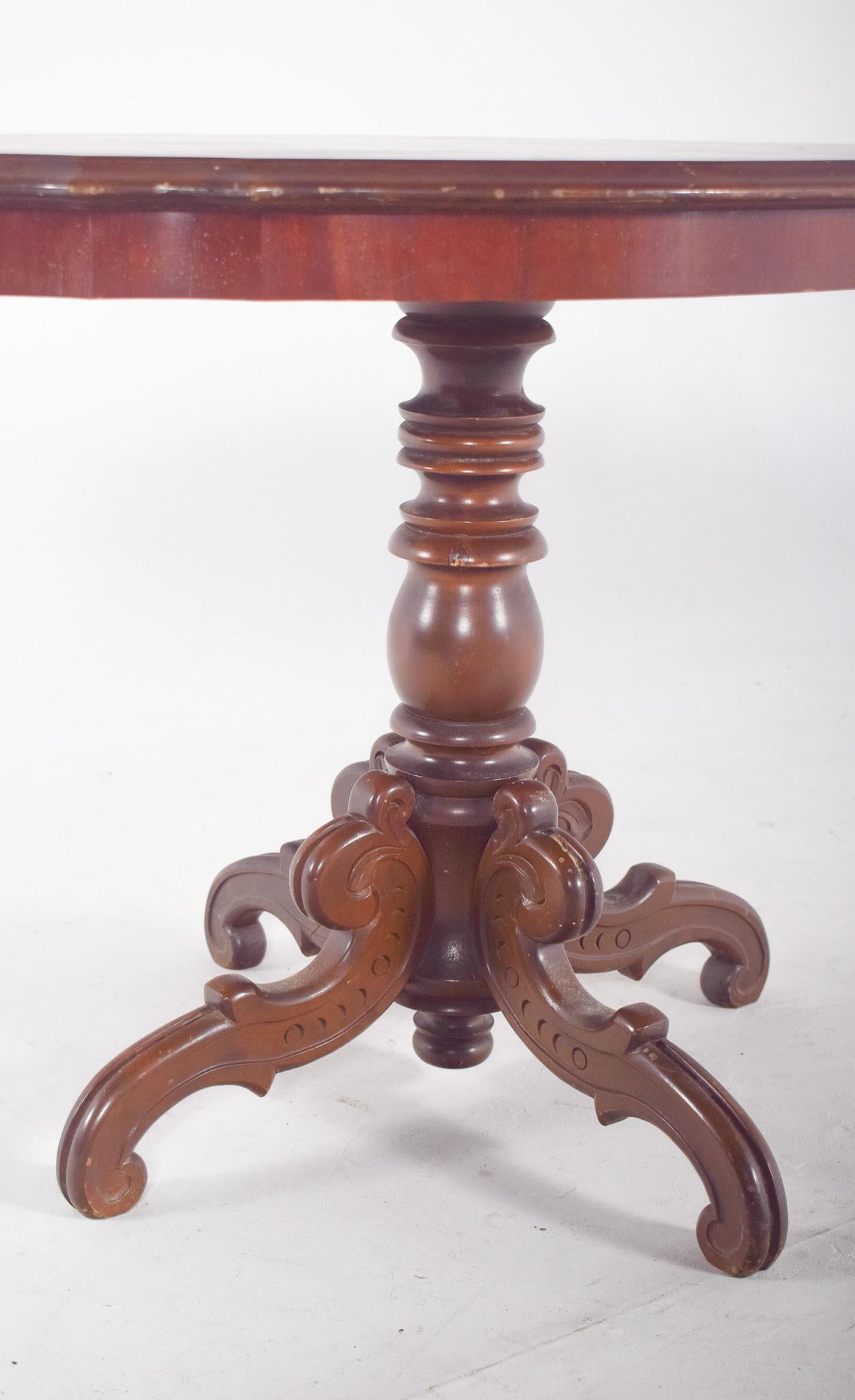 Anglais English Oval Wood Coffee Table en vente