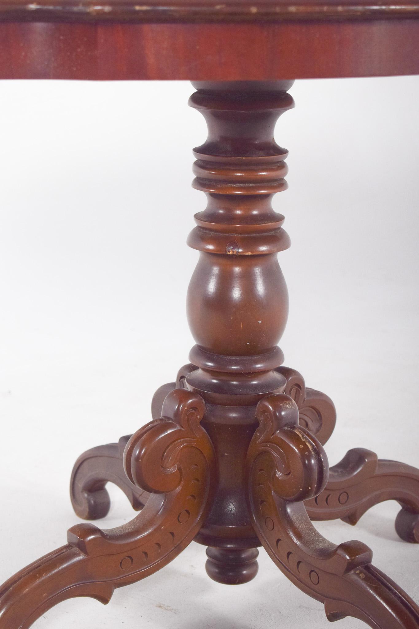 English Oval Wood Coffee Table Bon état - En vente à Lisboa, Lisboa