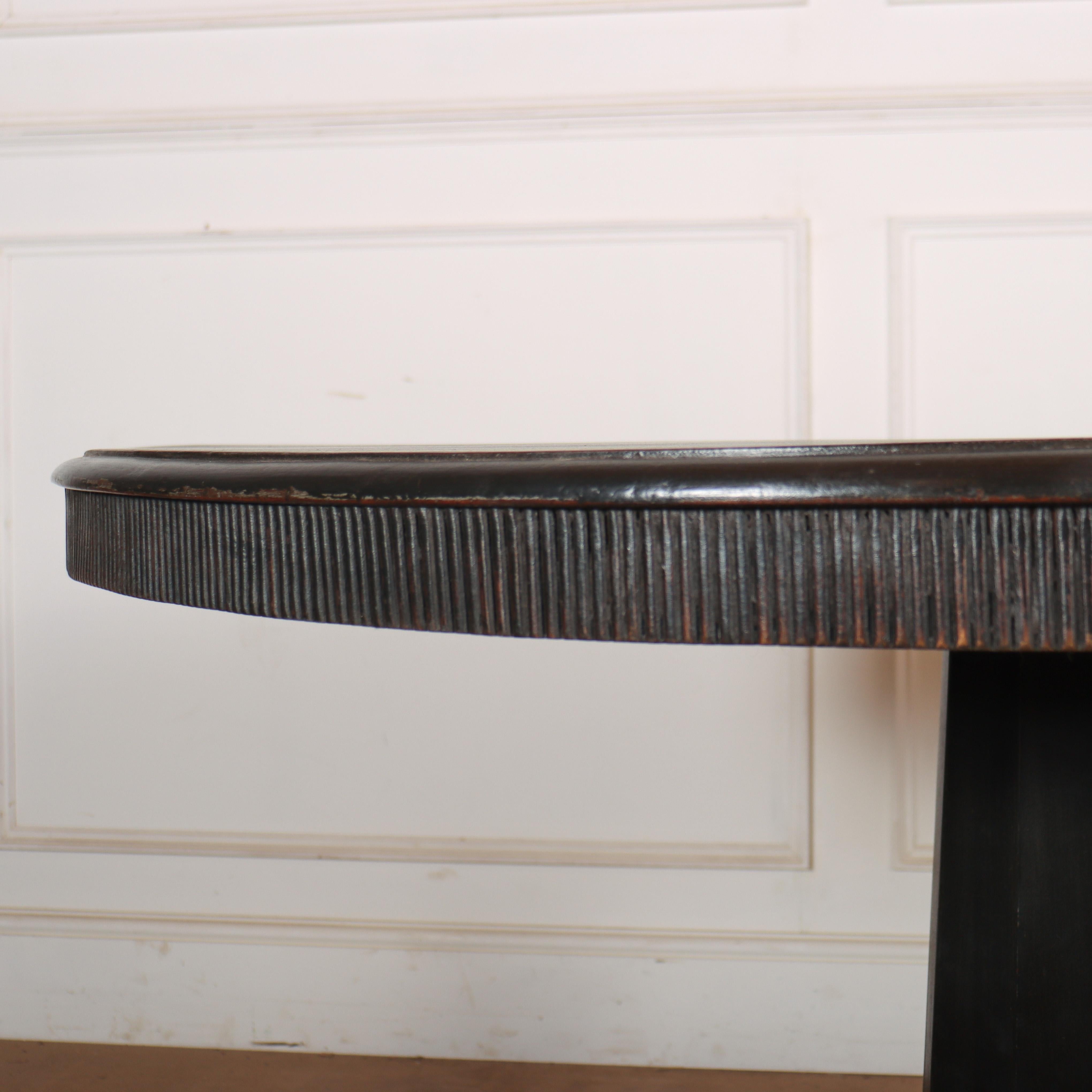 Interesante mesa de desayuno inglesa pintada del siglo XIX, con decoración de junquillos en la greca y la base. 1840.

Código 8630

Dimensiones:
H: 77,5 cm (30,5