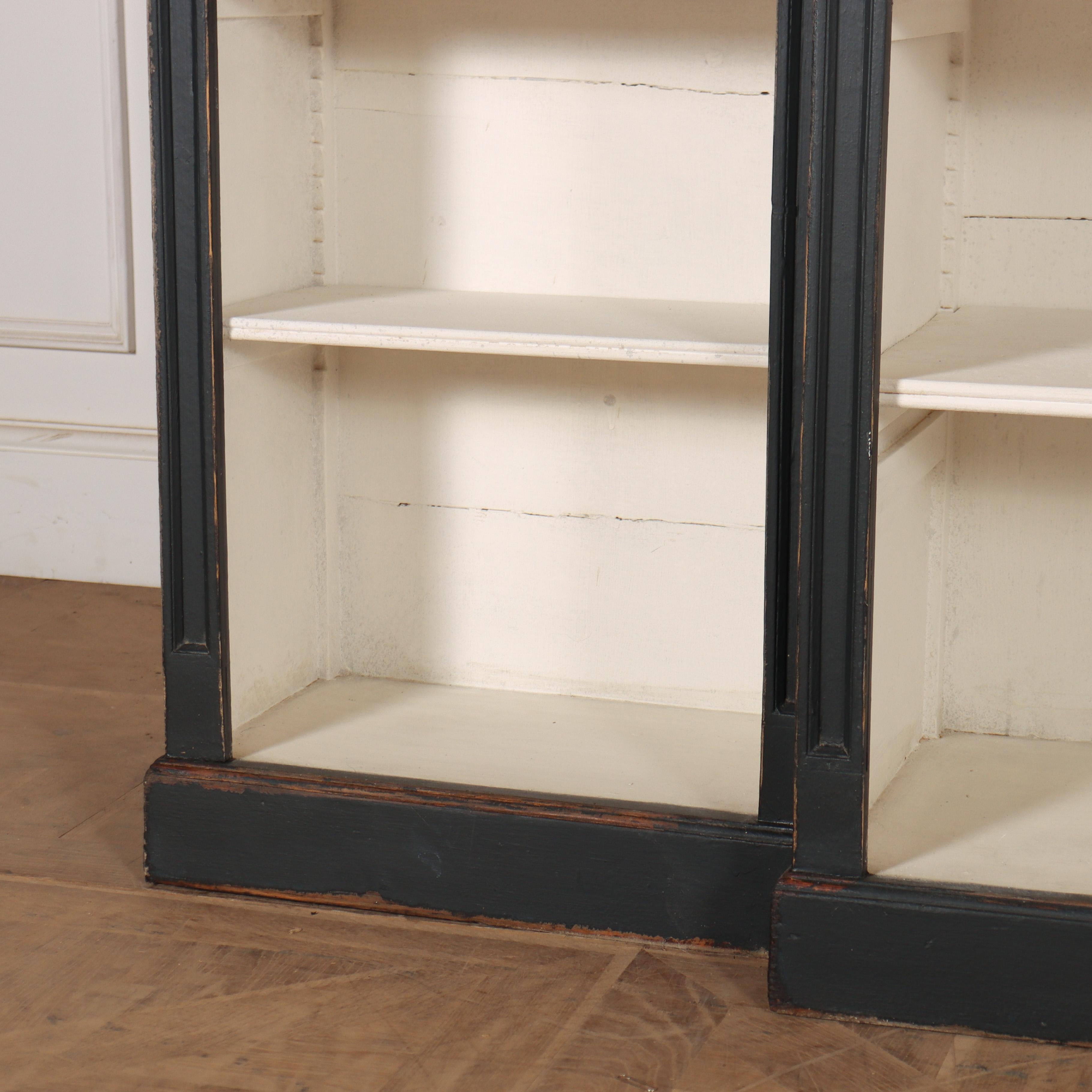 English Painted Breakfront Bookcase In Good Condition For Sale In Leamington Spa, Warwickshire