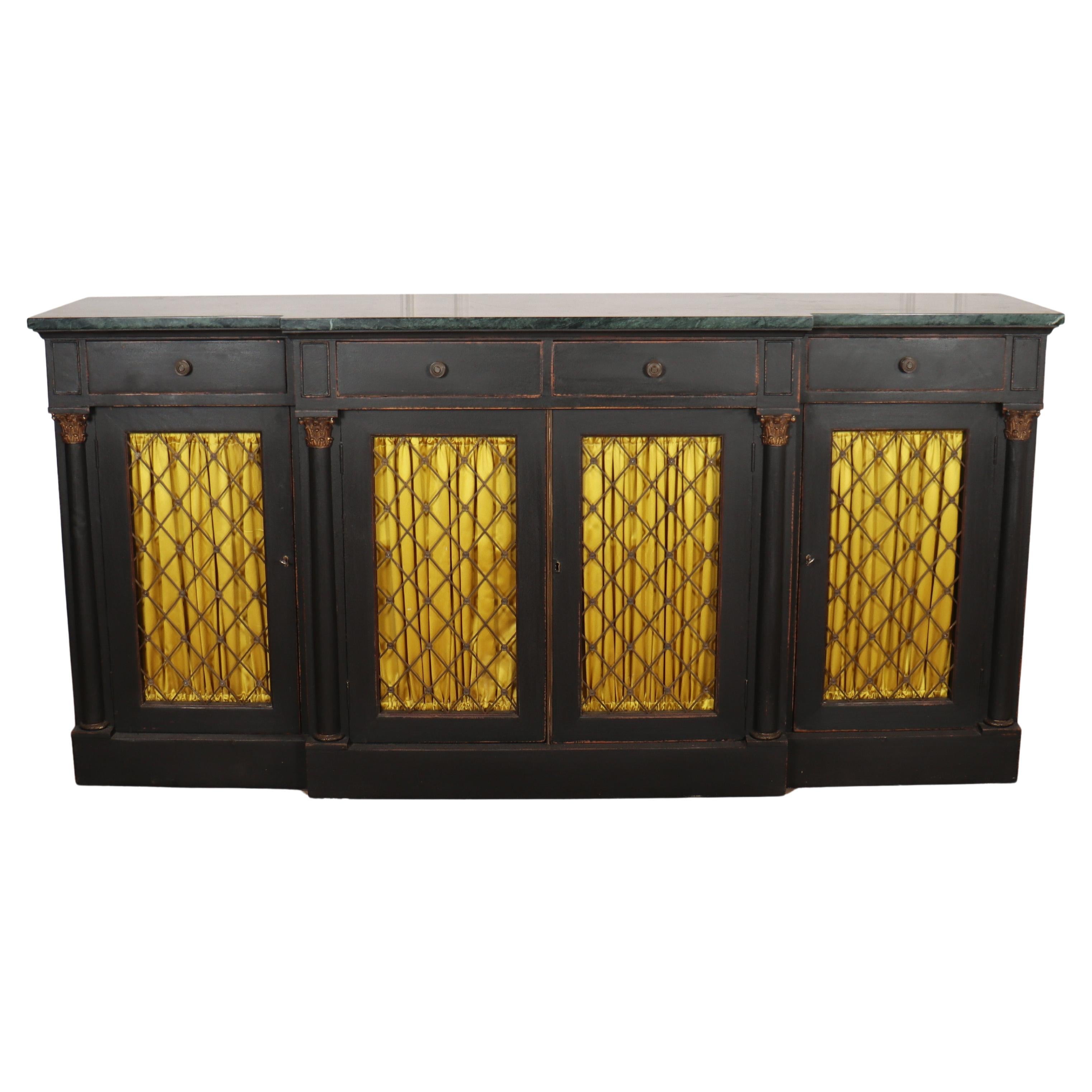 Base de commode anglaise peinte de style Breakfront