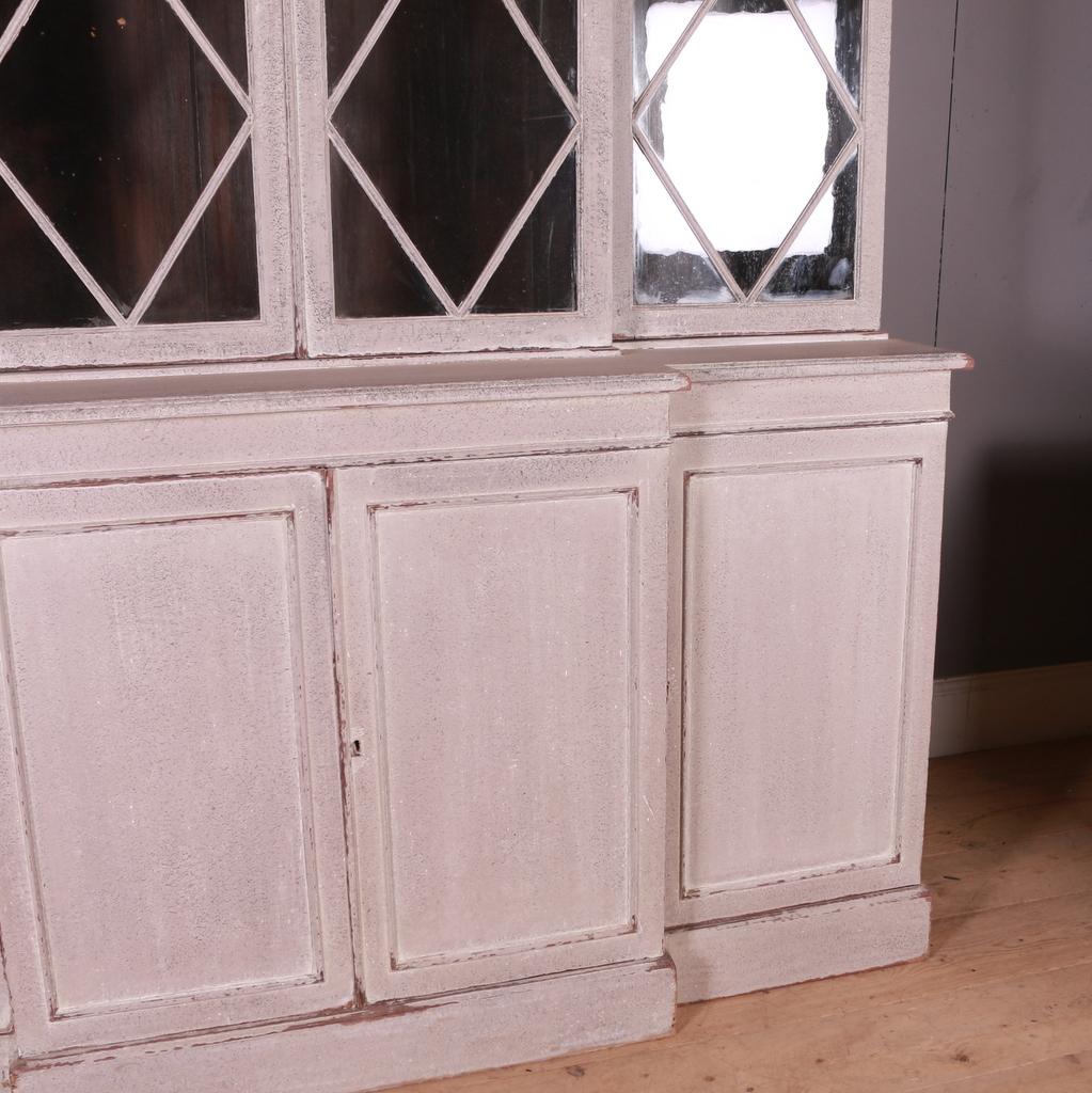 English Painted Breakfront Library Bookcase In Good Condition In Leamington Spa, Warwickshire
