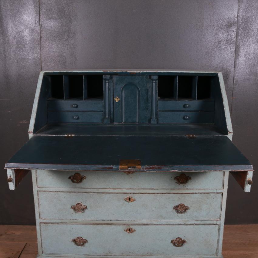 18th century English painted bureau, 1780.

    

Dimensions
38 inches (97 cms) wide
20.5 inches (52 cms) deep
43.5 inches (110 cms) high.