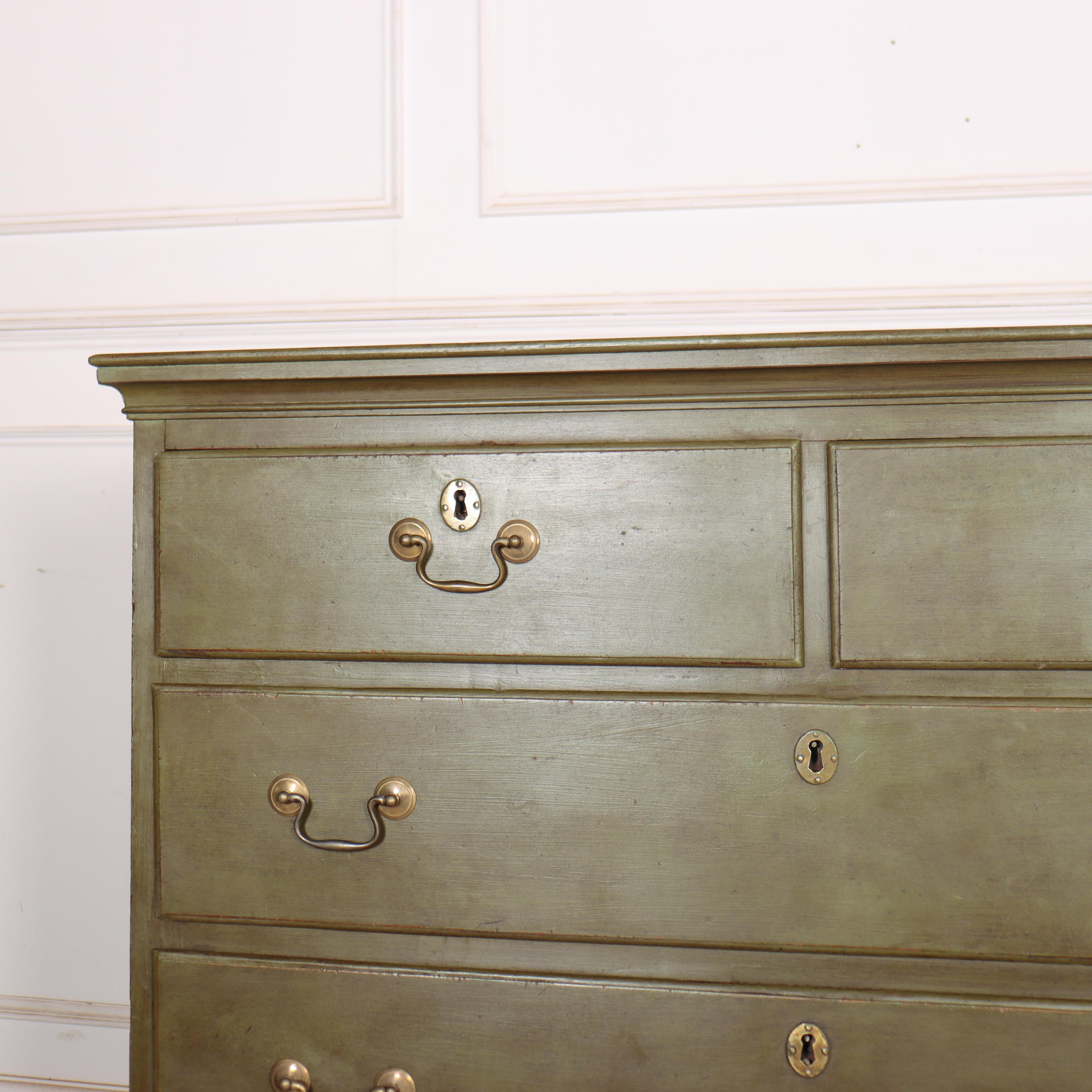 Early 19th century English painted bracket foot pine chest of drawers. 1810. 


Code: 8959

Dimensions:
W: 42.5