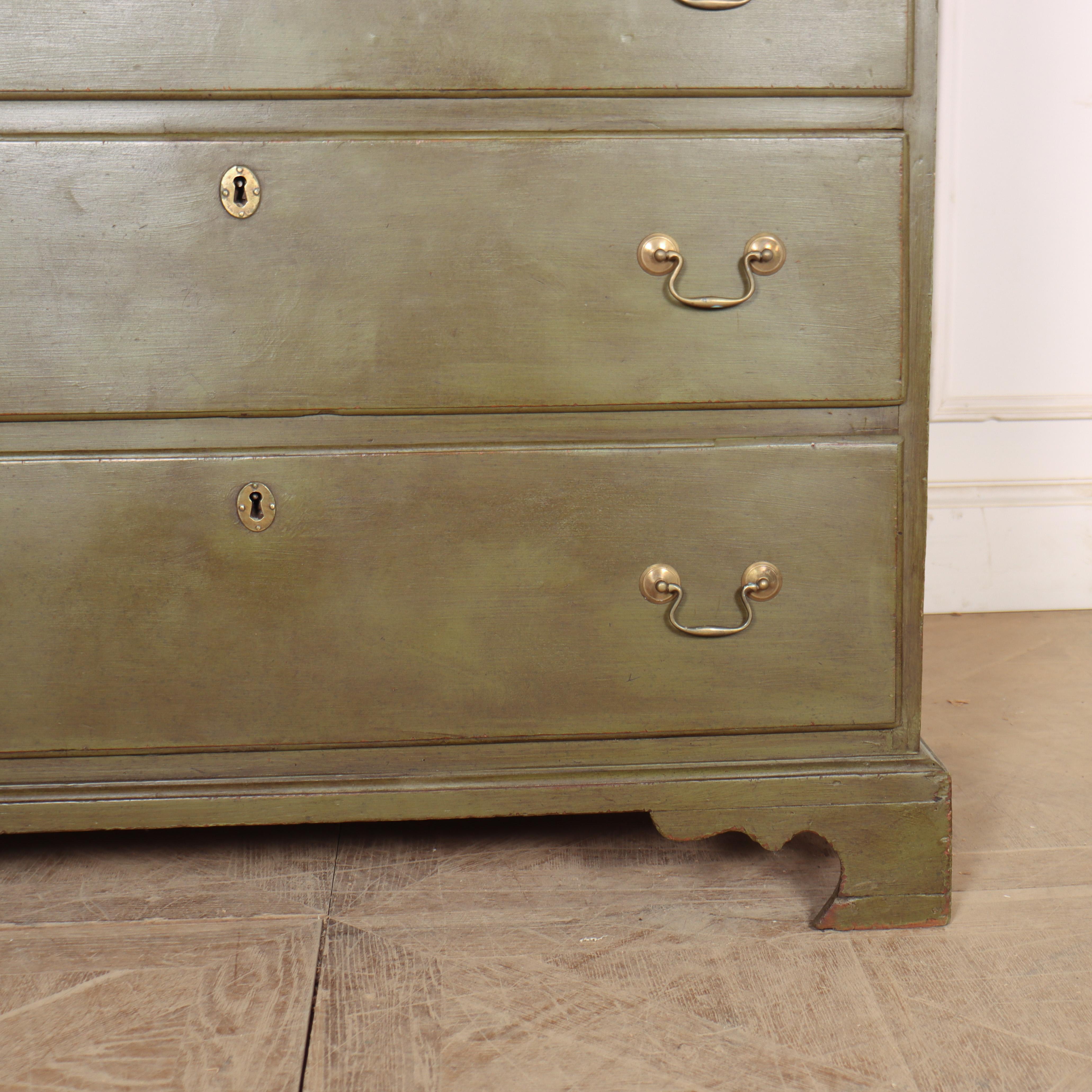 English Painted Chest of Drawers In Good Condition For Sale In Leamington Spa, Warwickshire