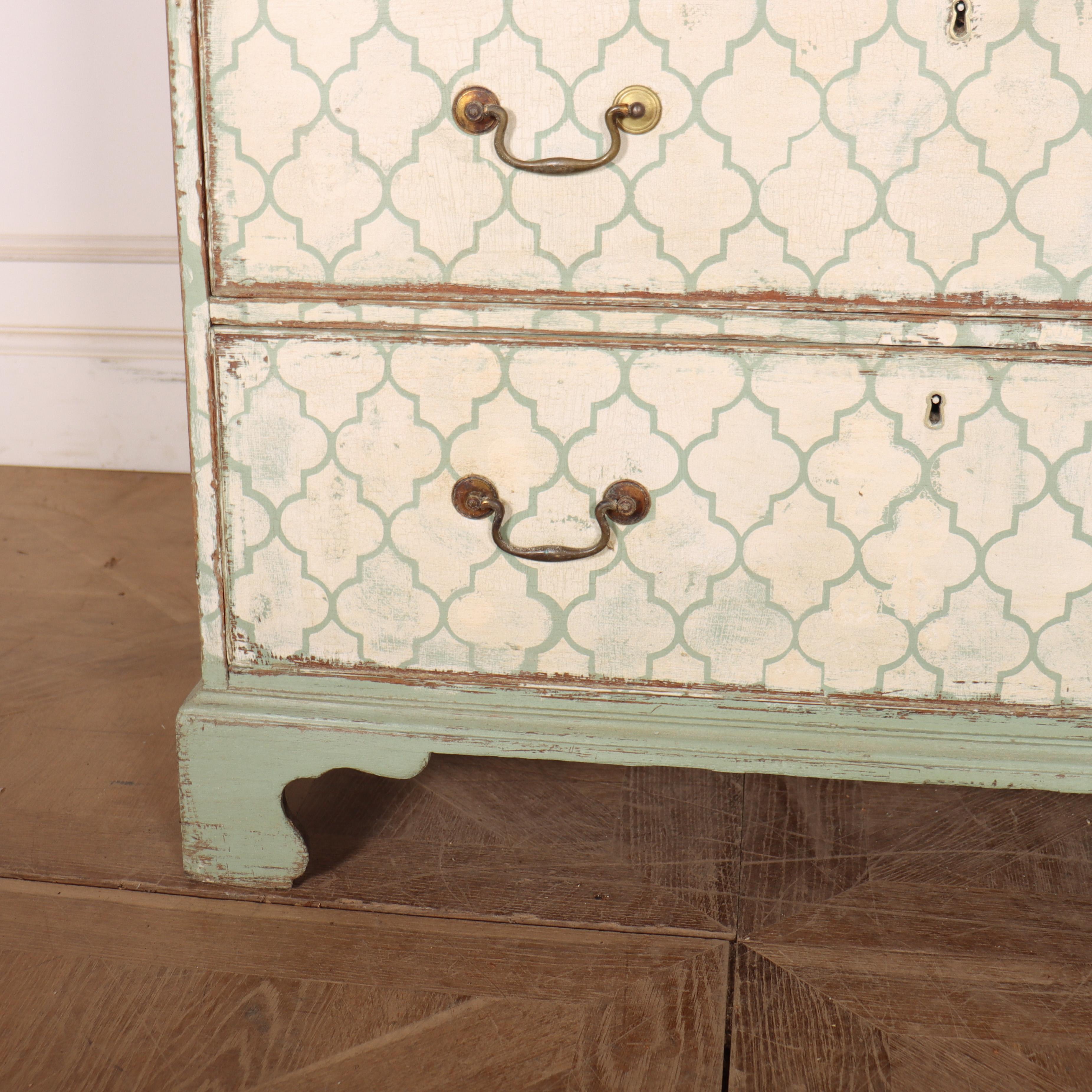 English Painted Chest of Drawers In Good Condition For Sale In Leamington Spa, Warwickshire